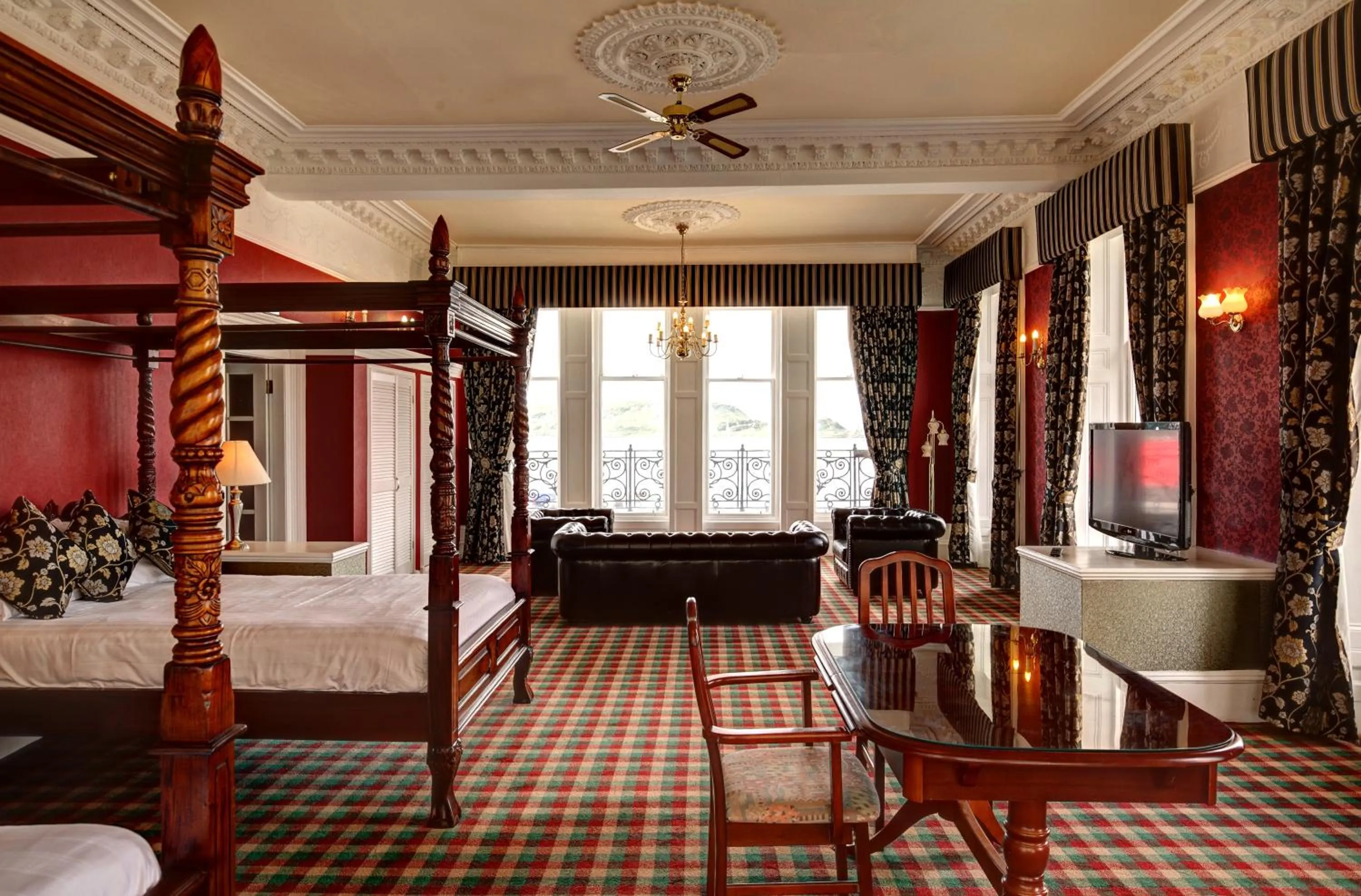 Photo of the whole room, Bed in Columba Hotel