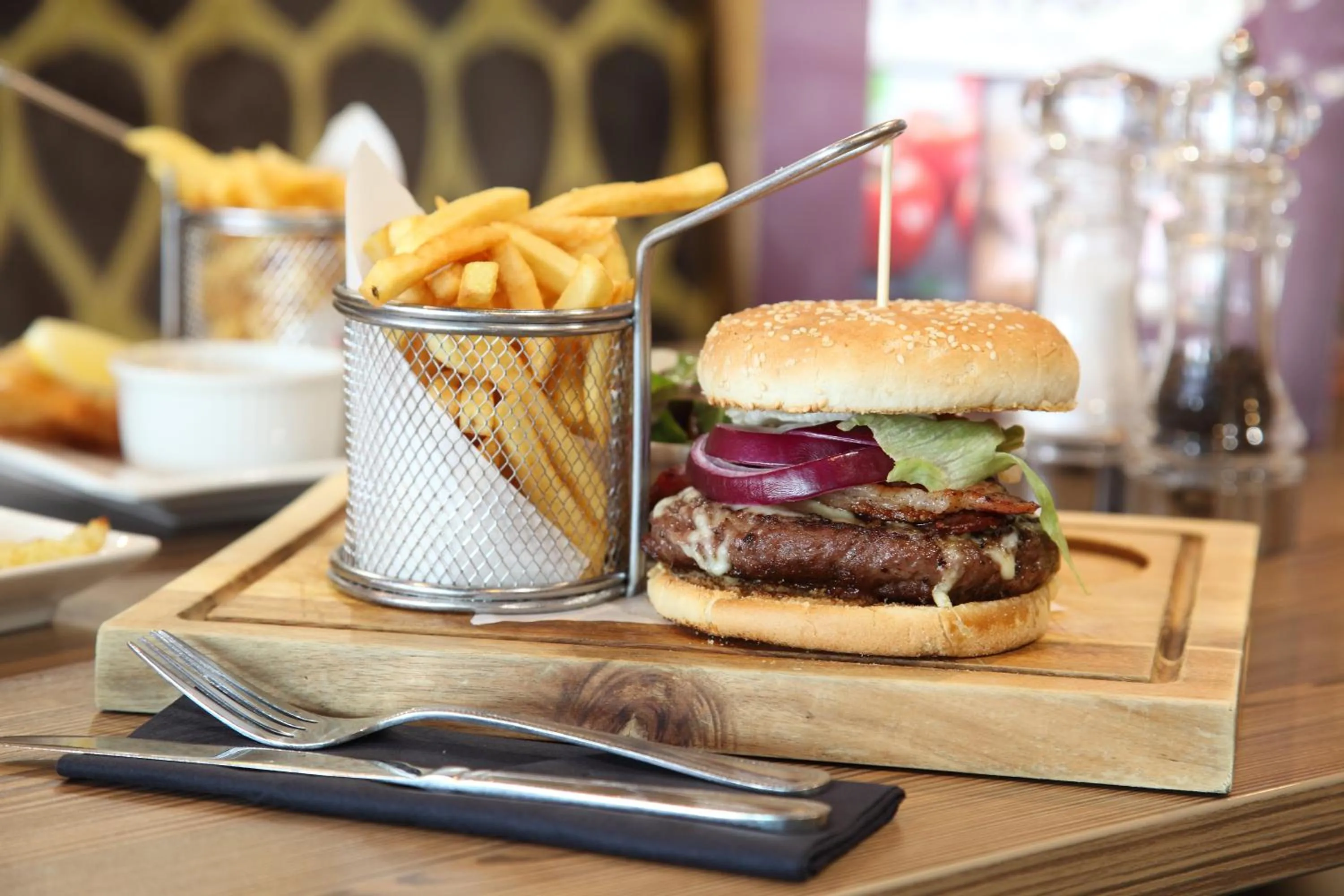 Restaurant/places to eat in Columba Hotel