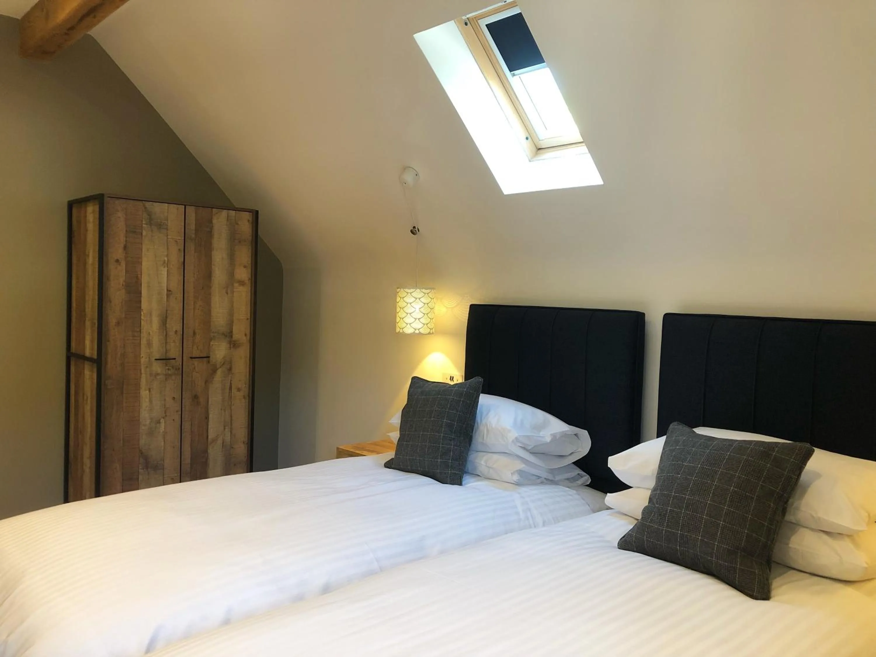 Bedroom, Bed in The Cottages at Crouchers Orchards