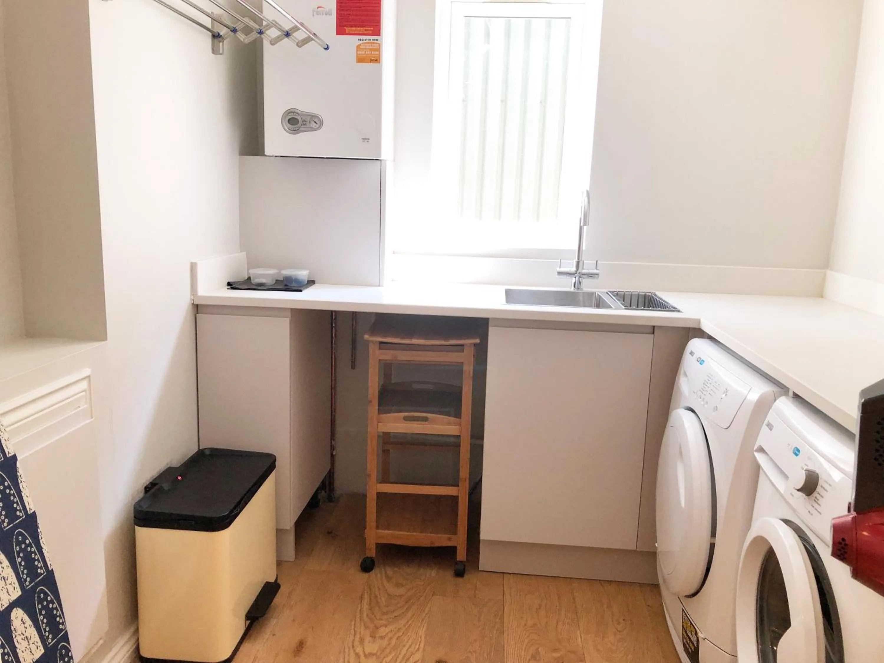 Kitchen or kitchenette in The Cottages at Crouchers Orchards