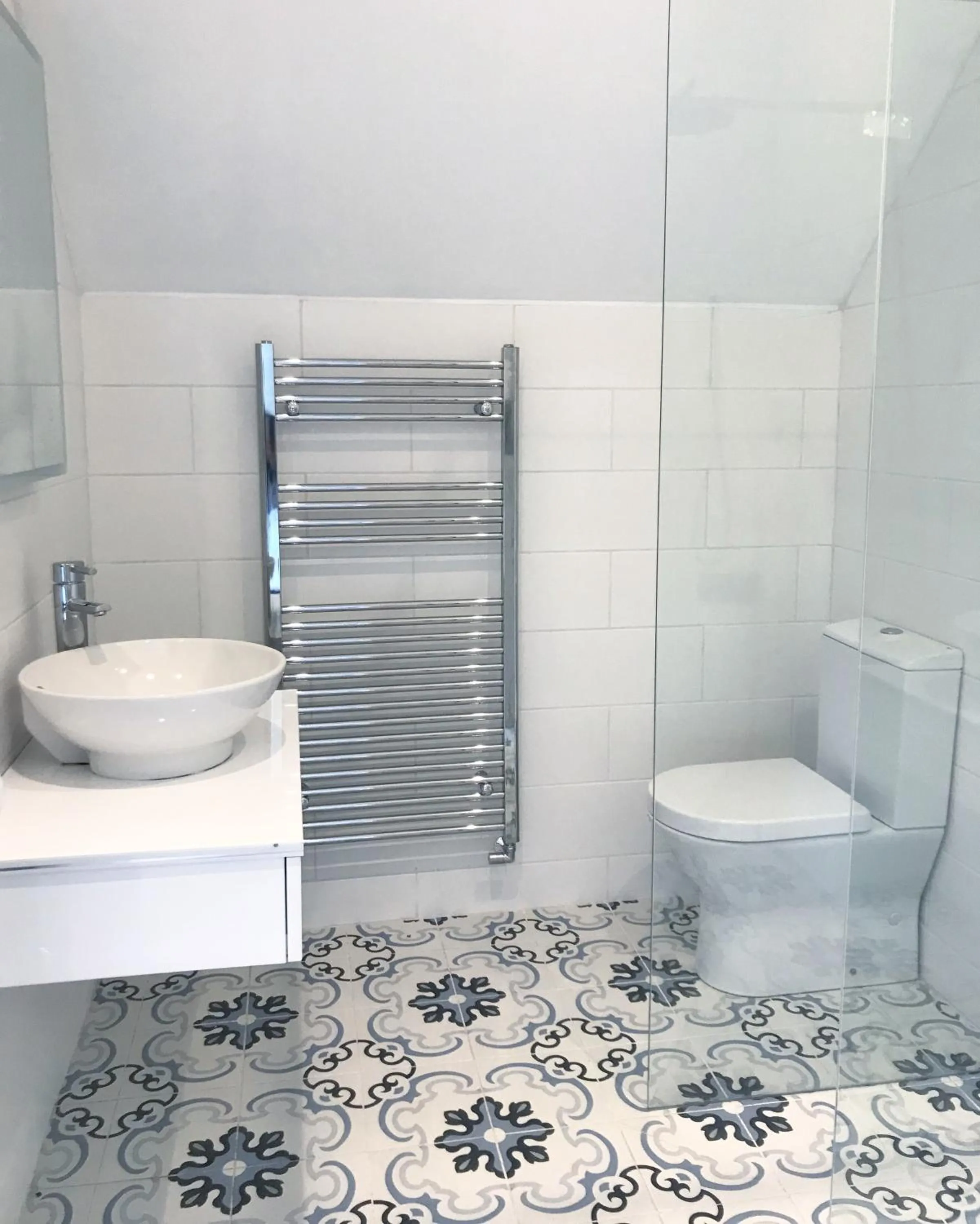 Toilet in The Cottages at Crouchers Orchards