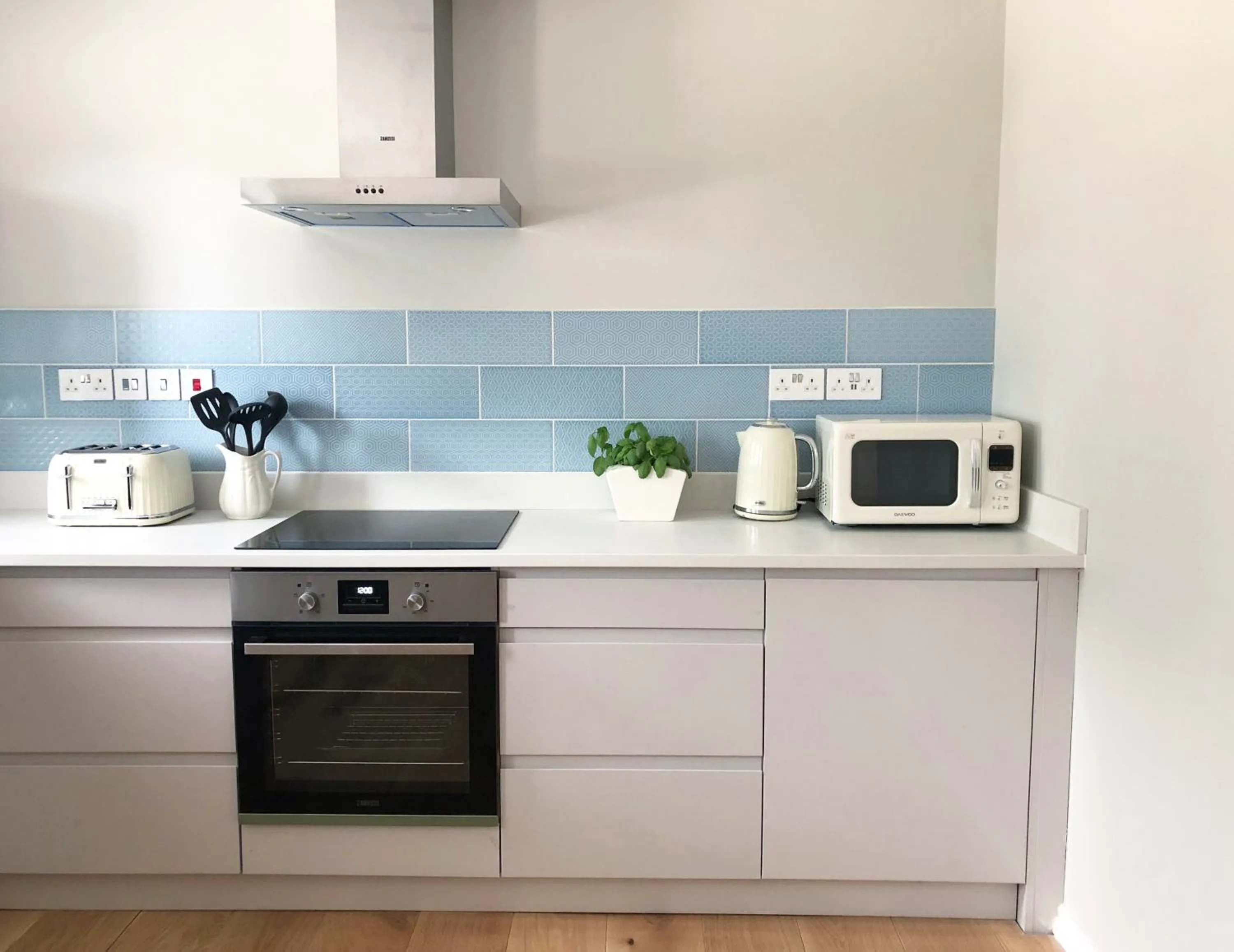 Coffee/tea facilities in The Cottages at Crouchers Orchards