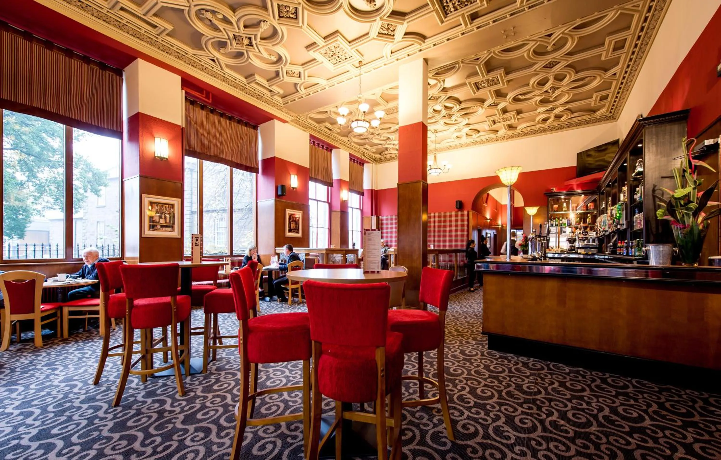 Lounge or bar in Best Western Queens Hotel