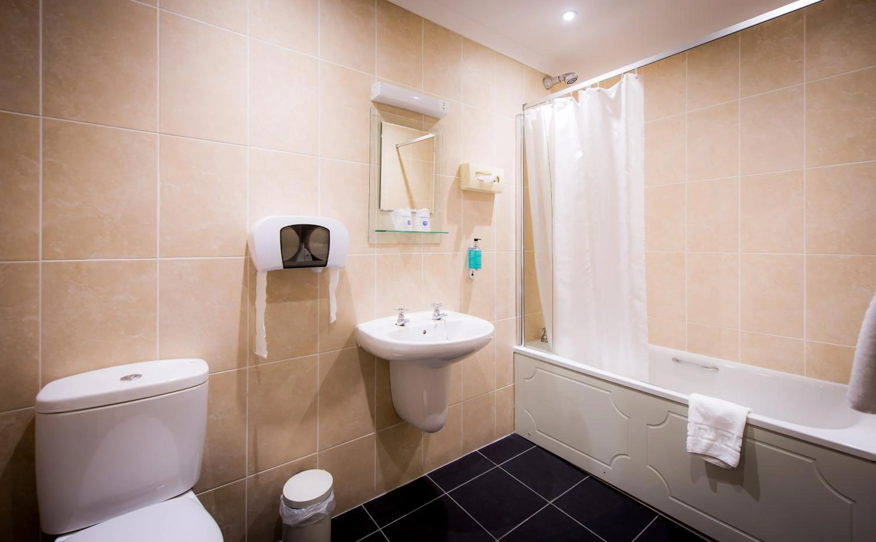 Bathroom in Best Western Queens Hotel