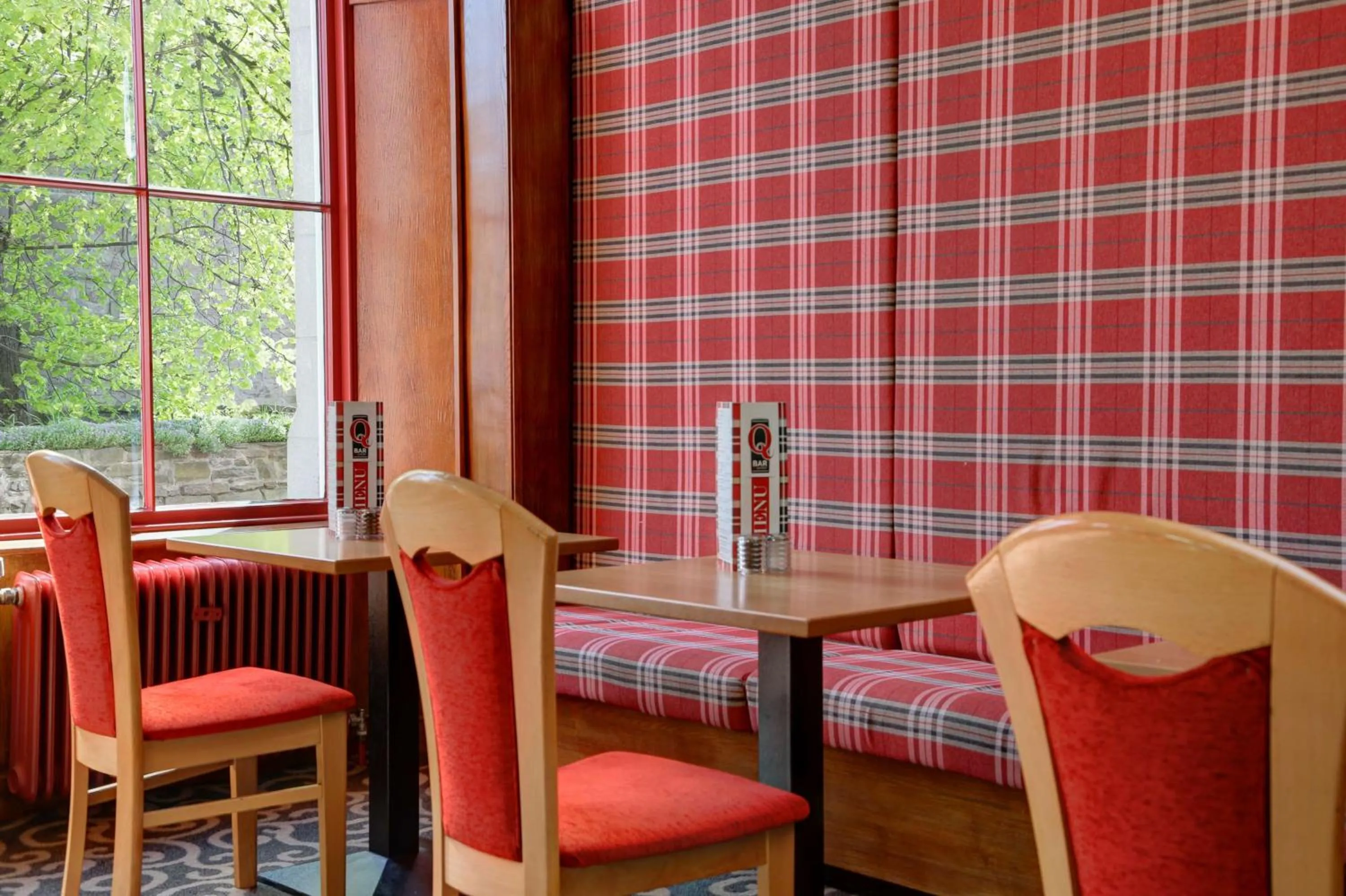 Restaurant/places to eat in Best Western Queens Hotel