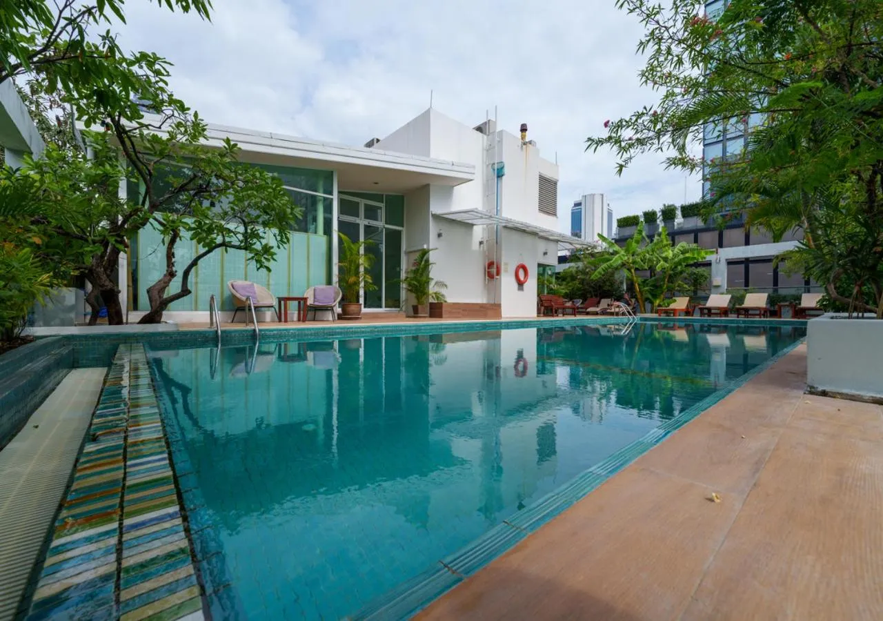 Swimming pool in Sabai Sathorn Service Apartment