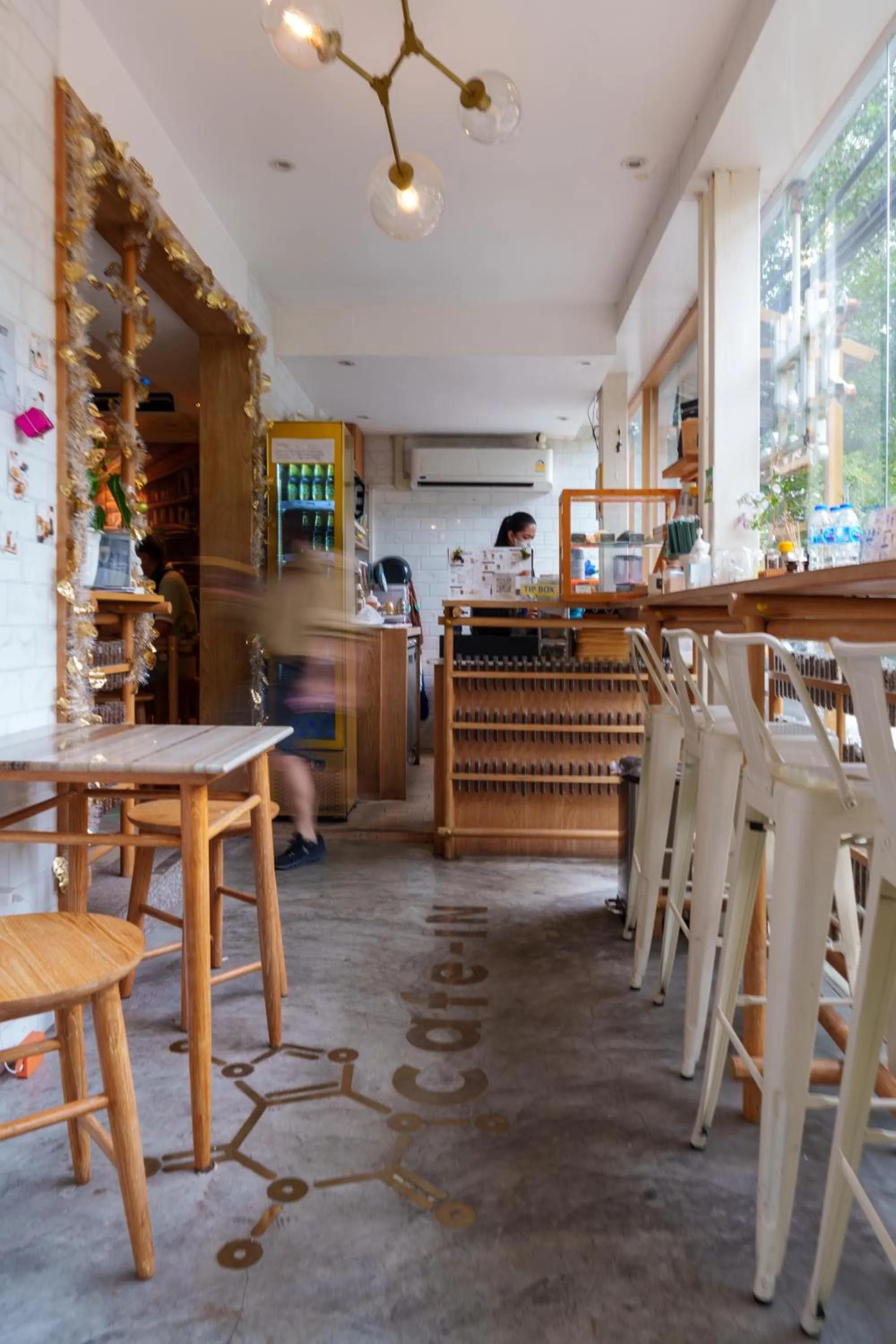 Restaurant/places to eat in Sabai Sathorn Service Apartment