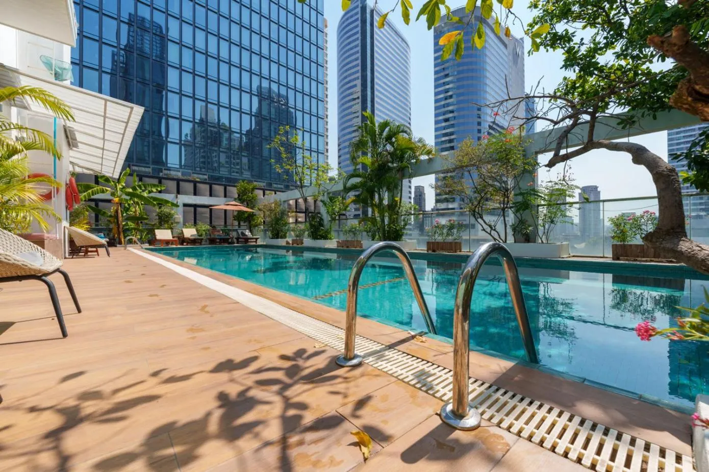 Pool view in Sabai Sathorn Service Apartment