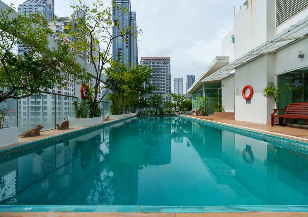 Swimming pool in Sabai Sathorn Service Apartment