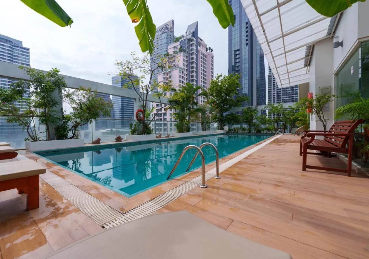 Swimming pool in Sabai Sathorn Service Apartment