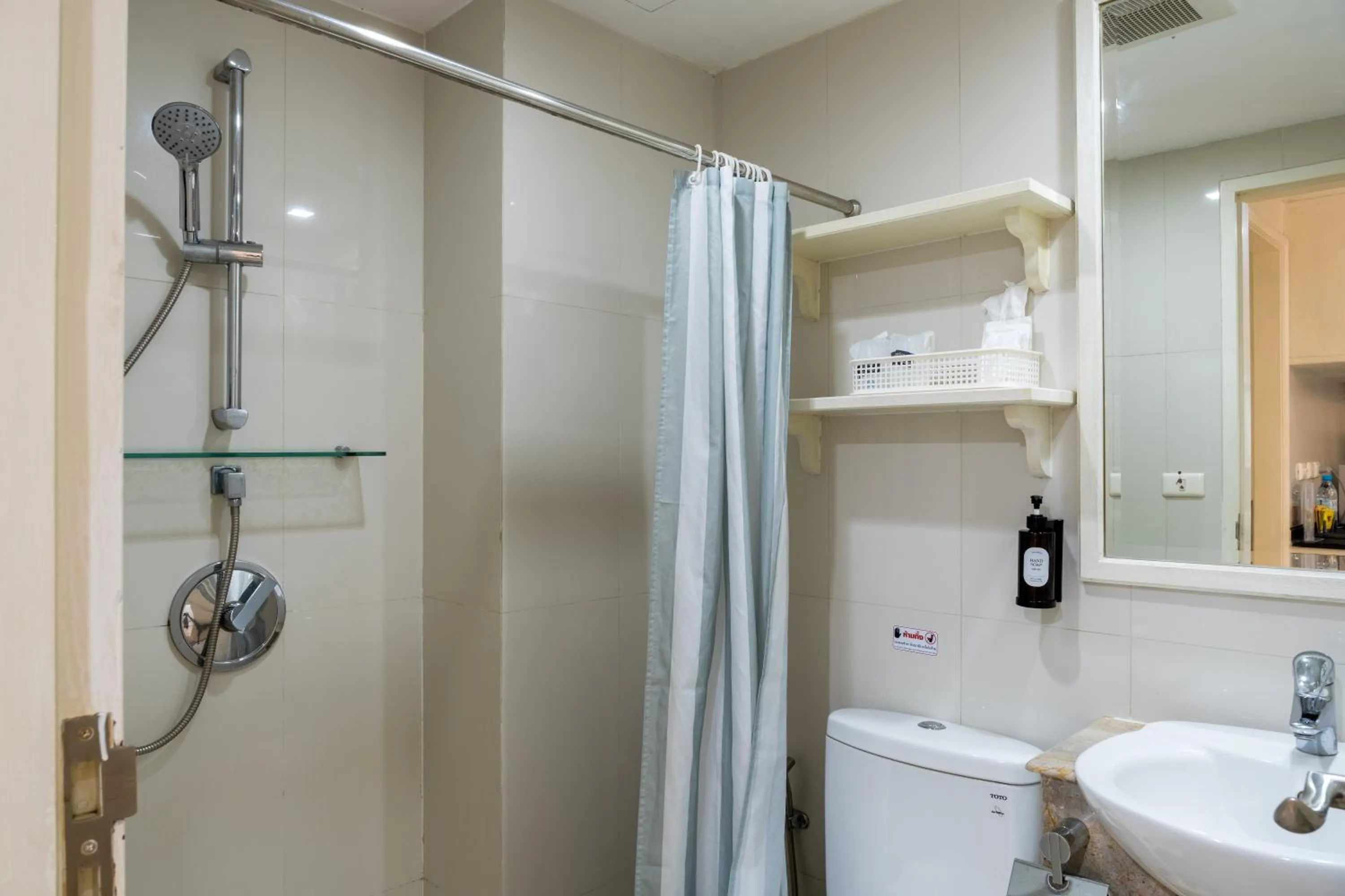 Bathroom in Sabai Sathorn Service Apartment