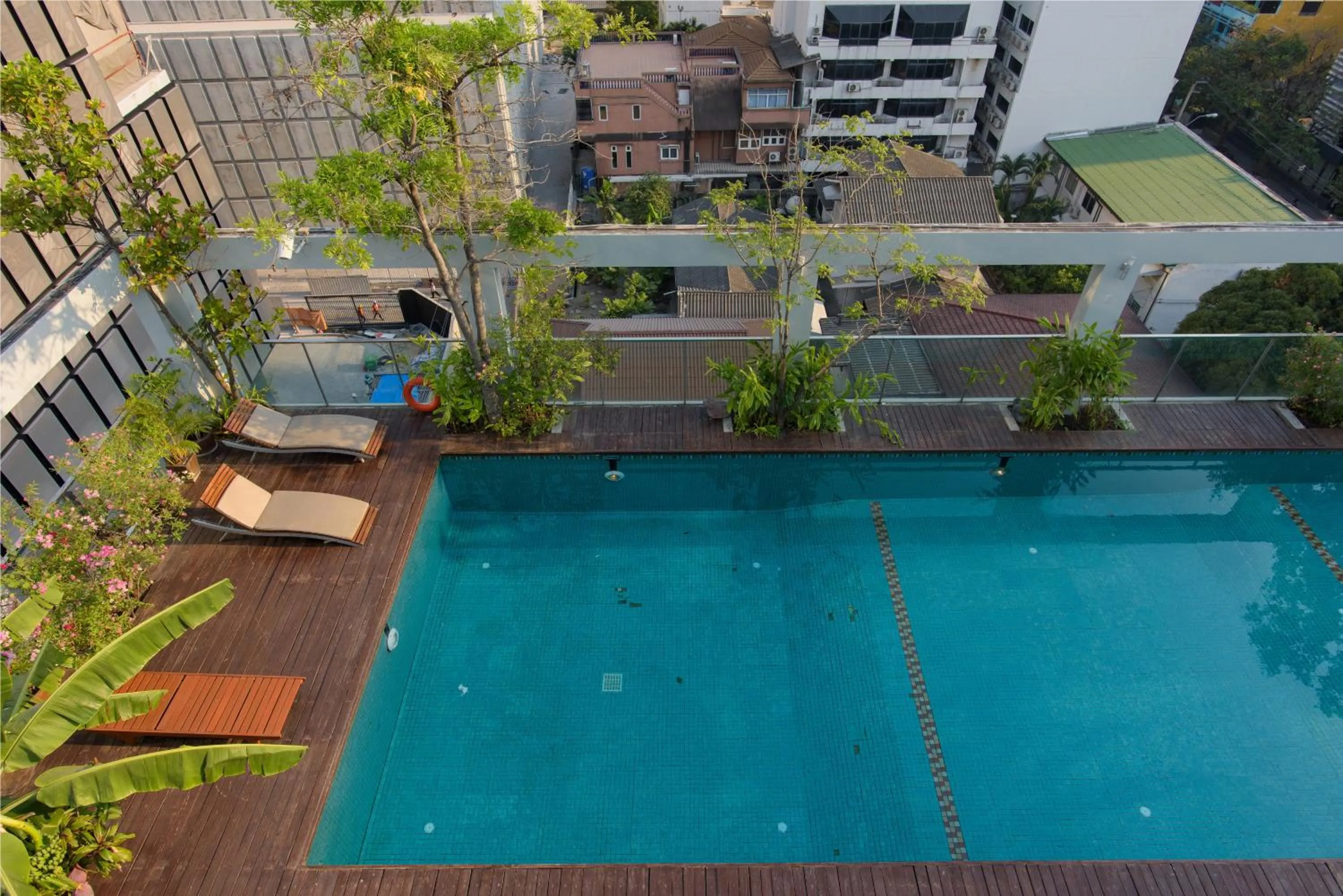 Swimming pool in Sabai Sathorn Service Apartment