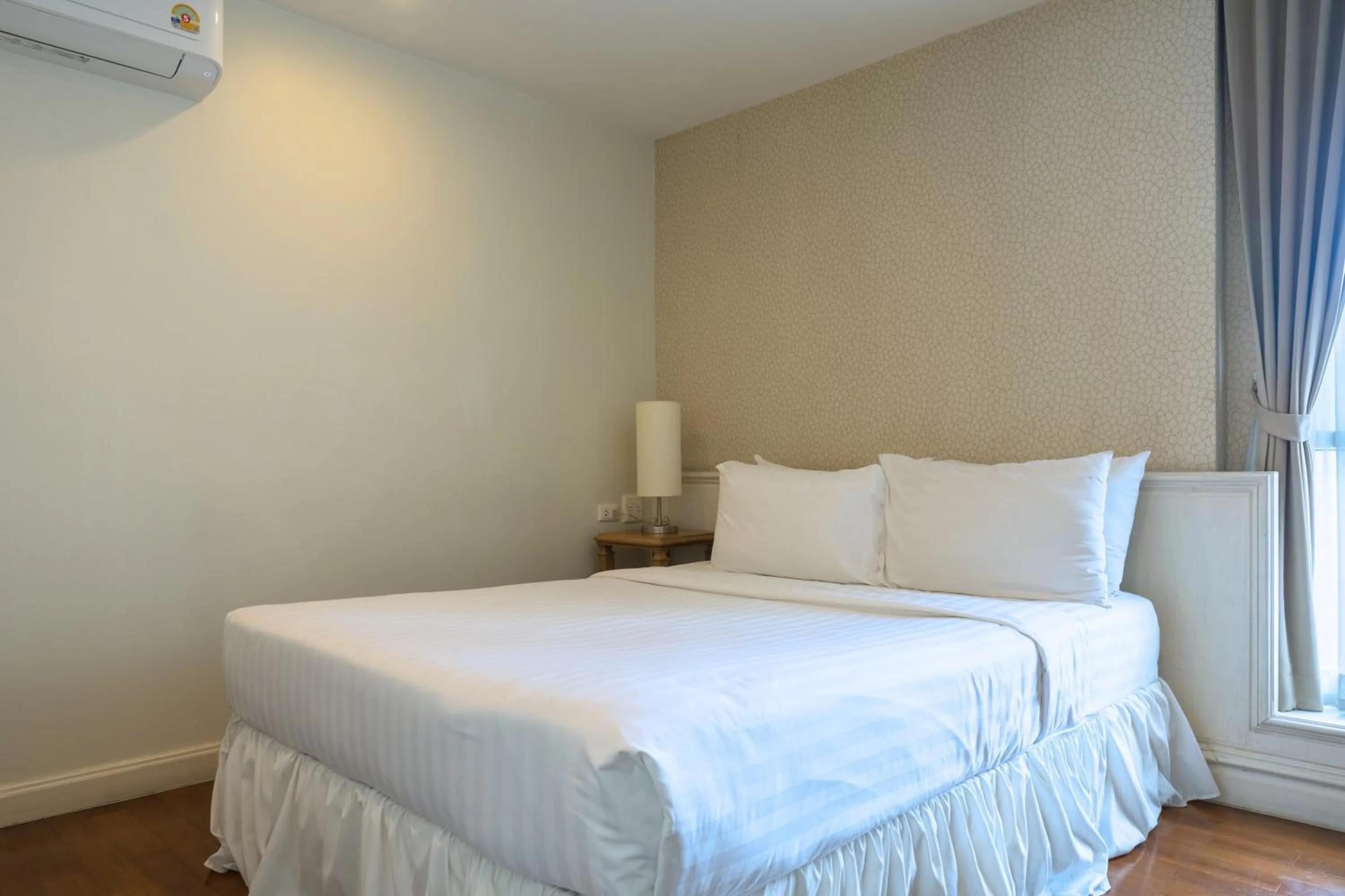 Bedroom, Bed in Sabai Sathorn Service Apartment