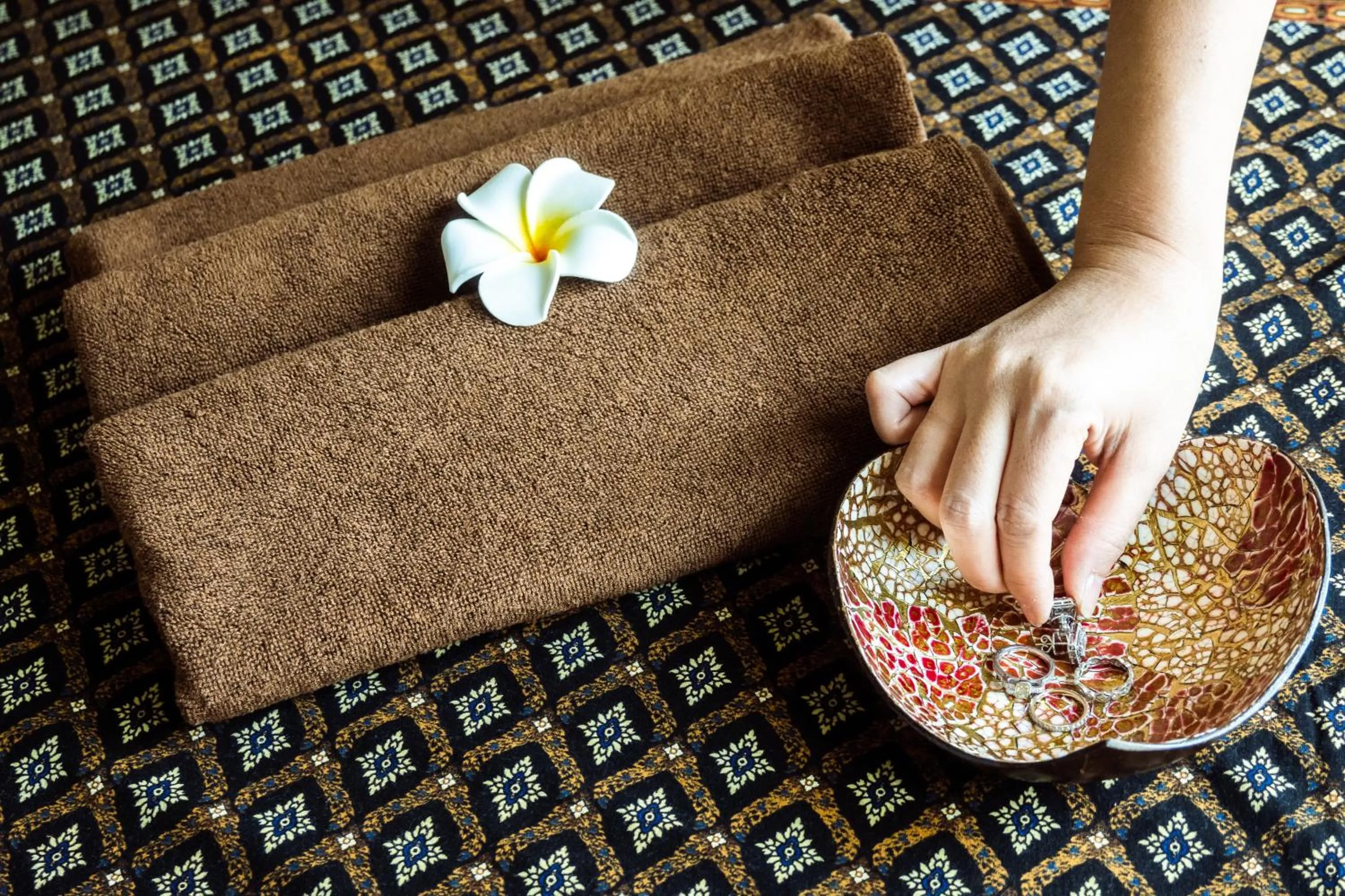 Massage in Sabai Sathorn Service Apartment