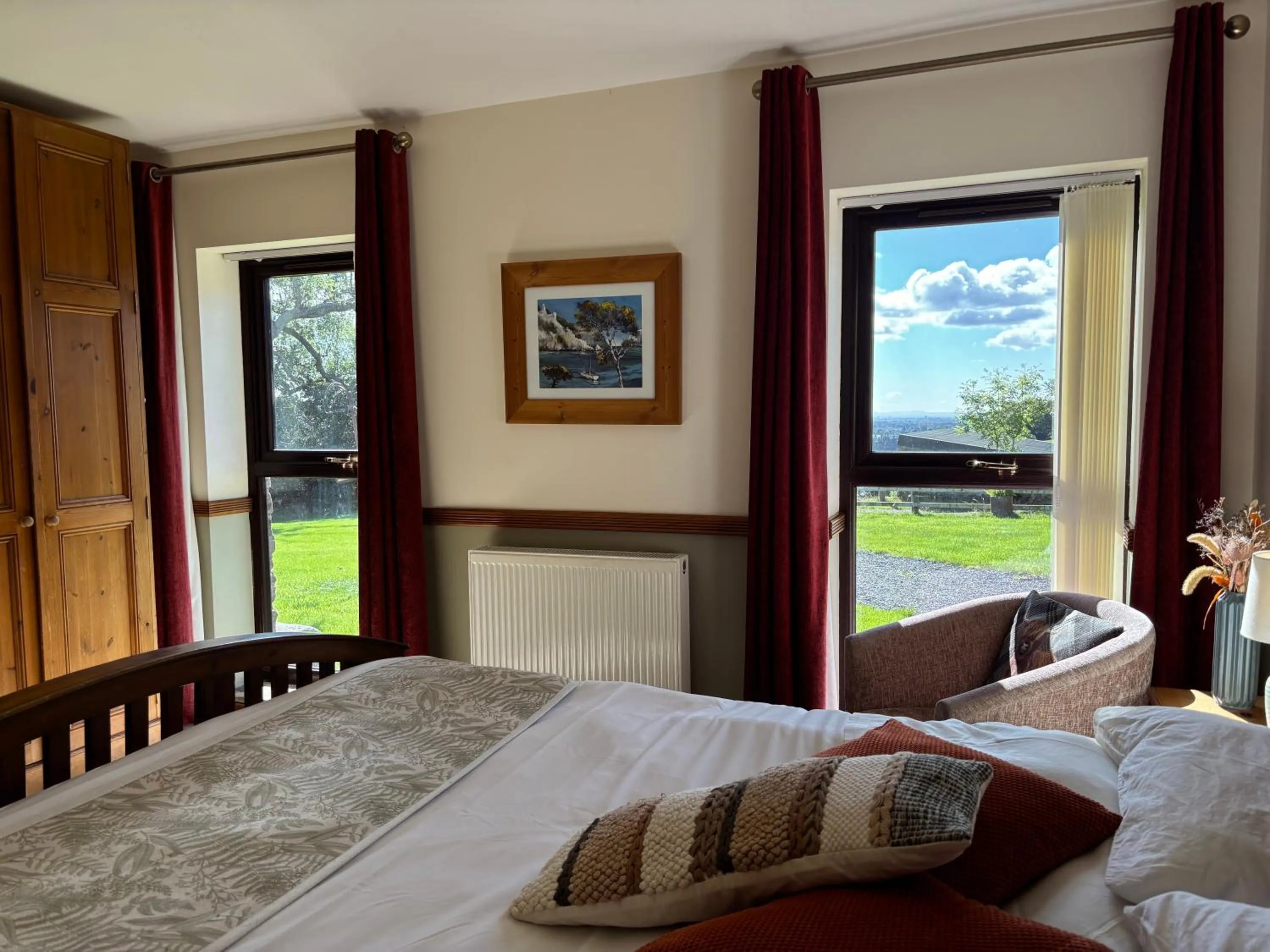 Photo of the whole room, Bed in Fernhill Hotel