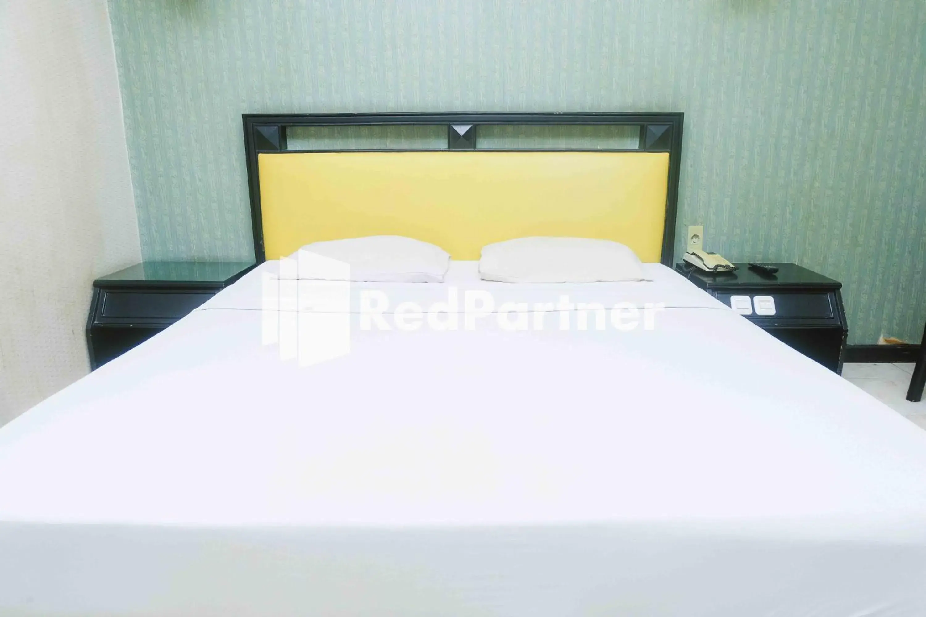 Bedroom, Bed in Hotel Yasmin Makassar RedPartner