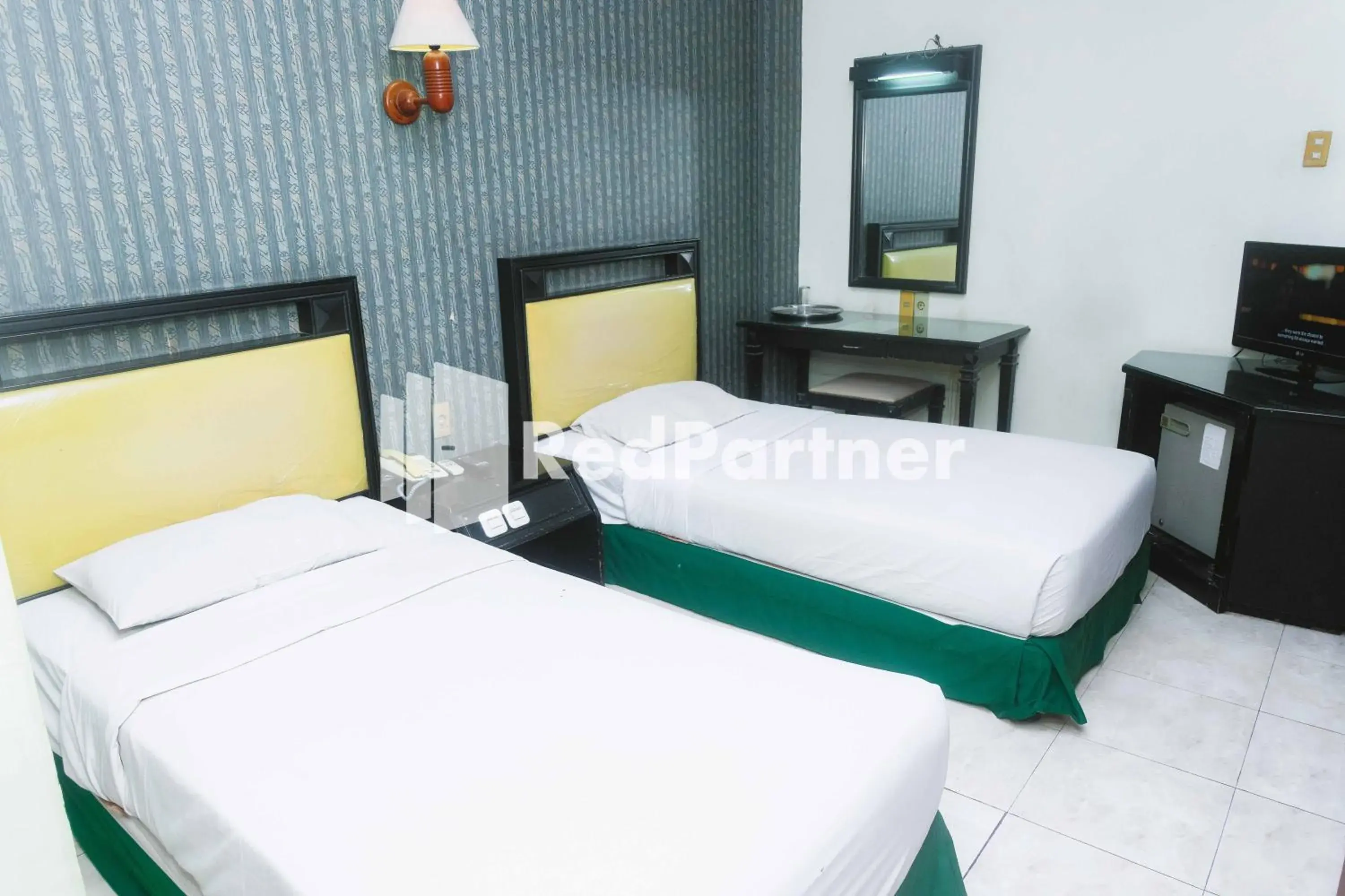 Bedroom, Bed in Hotel Yasmin Makassar RedPartner