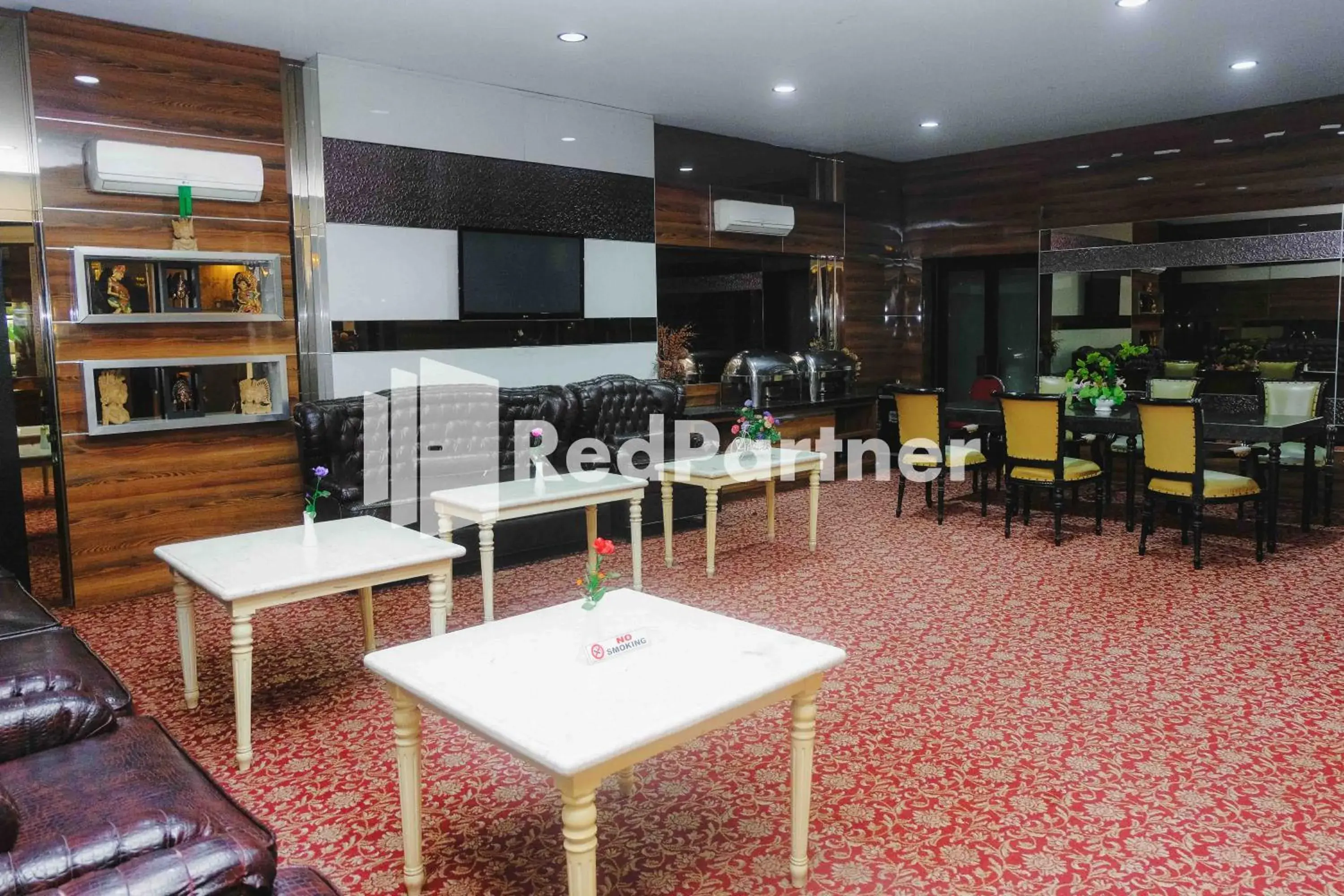 Restaurant/Places to Eat in Hotel Yasmin Makassar RedPartner