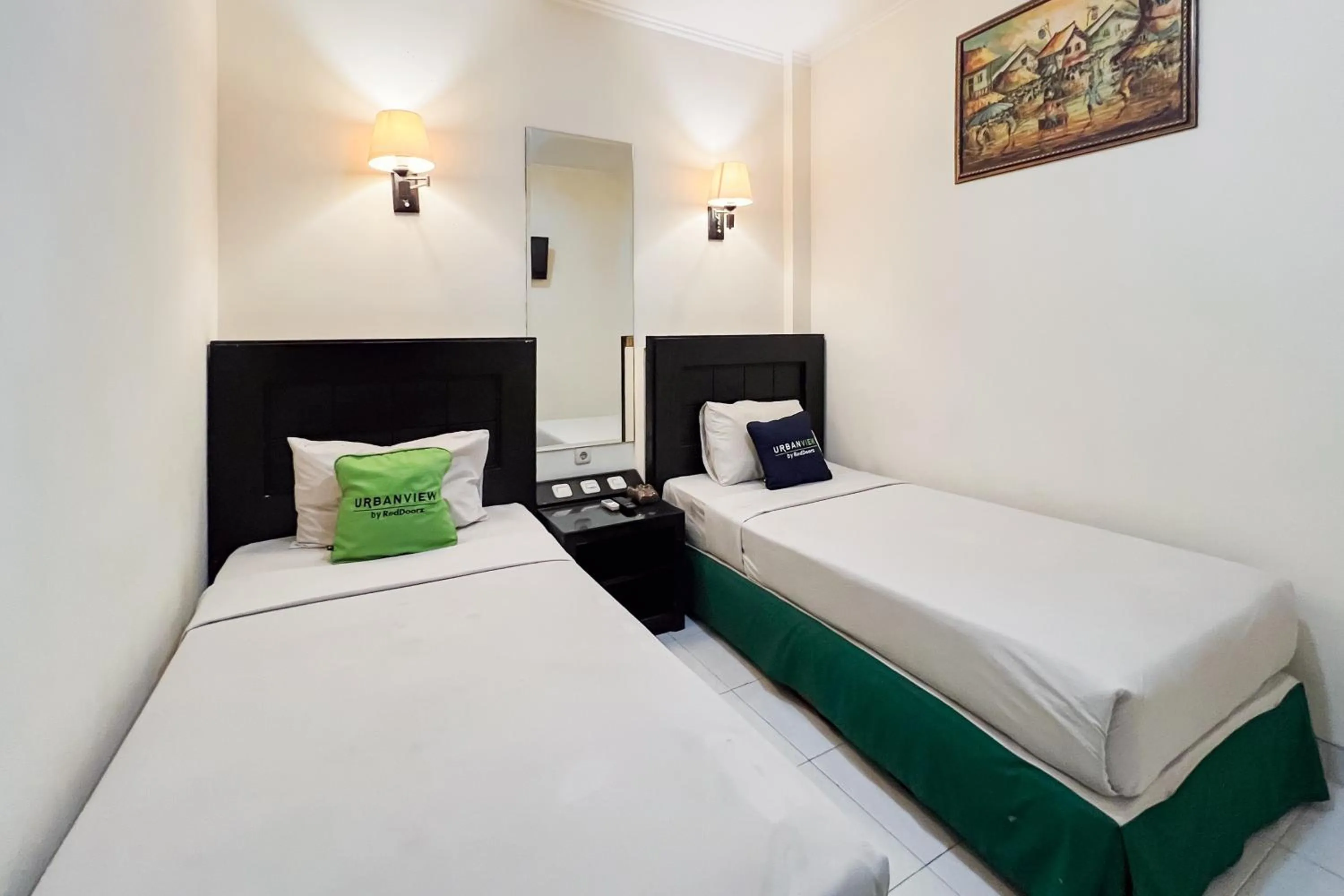 Bedroom, Bed in Urbanview Hotel Yasmin Makassar by RedDoorz