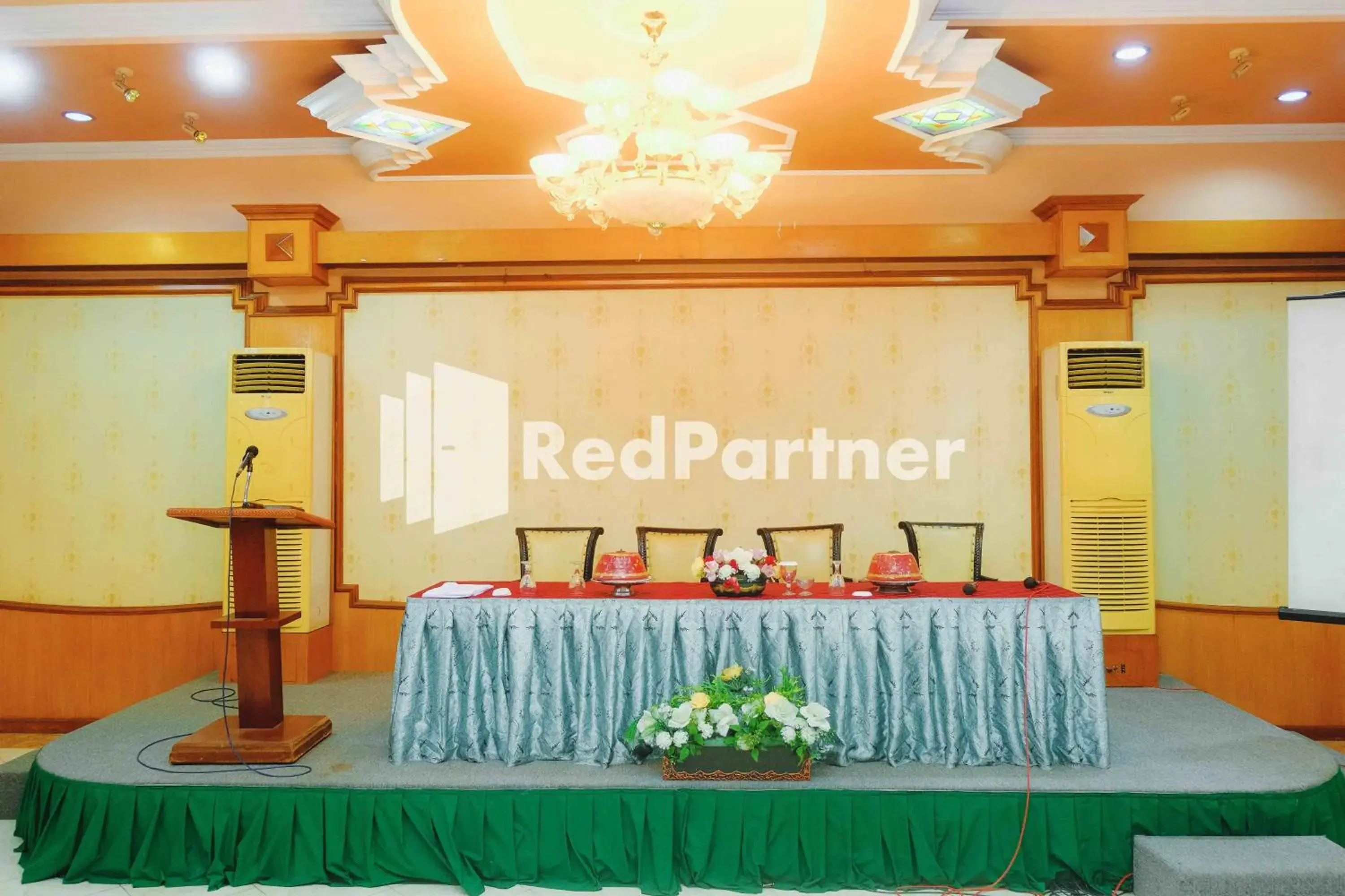 Meeting/conference room, Banquet Facilities in Hotel Yasmin Makassar RedPartner