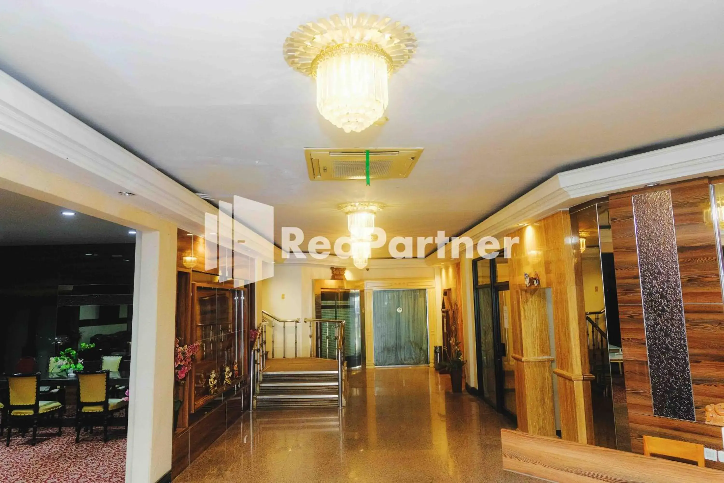 Property building, Lobby/Reception in Hotel Yasmin Makassar RedPartner