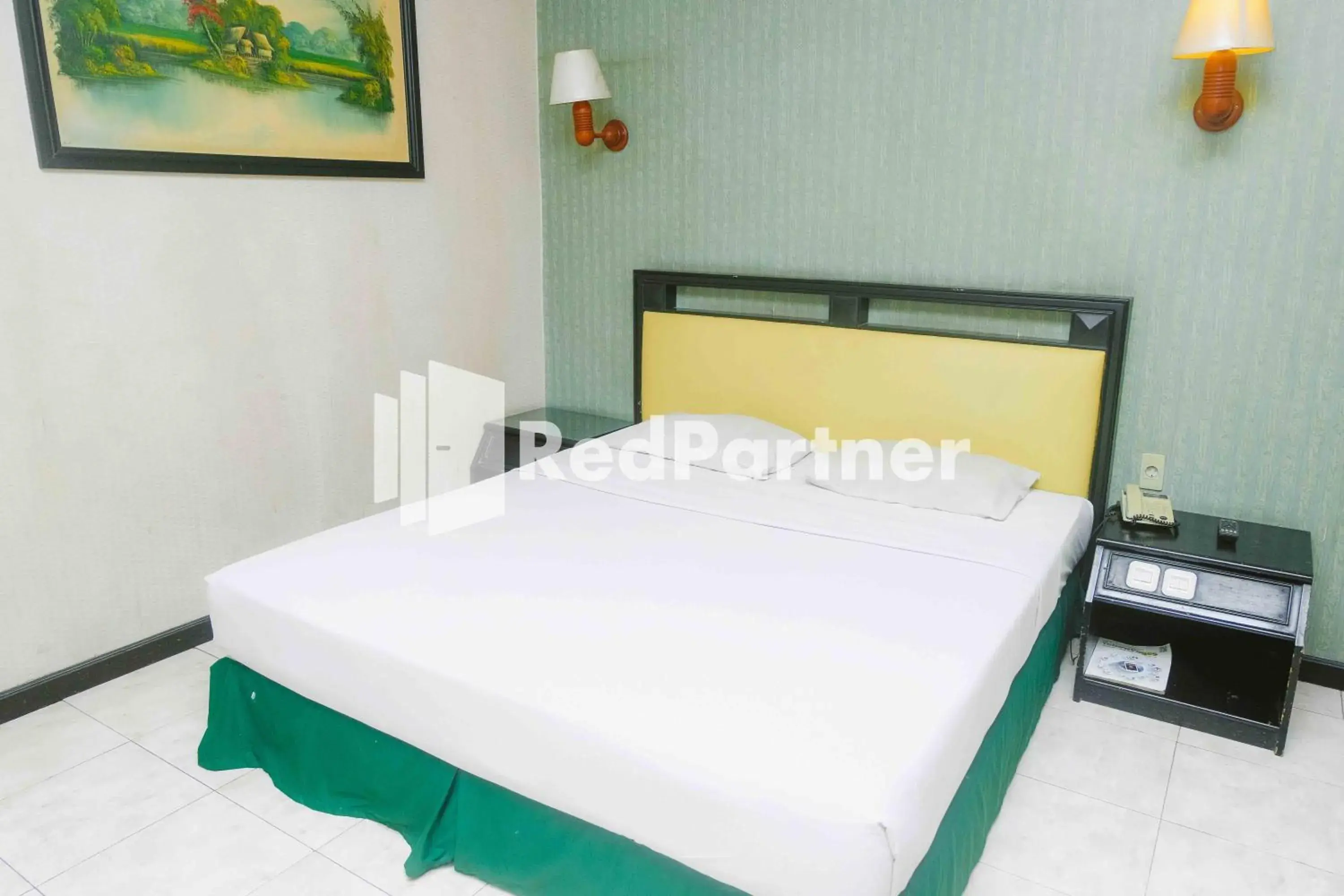 Bedroom, Bed in Hotel Yasmin Makassar RedPartner