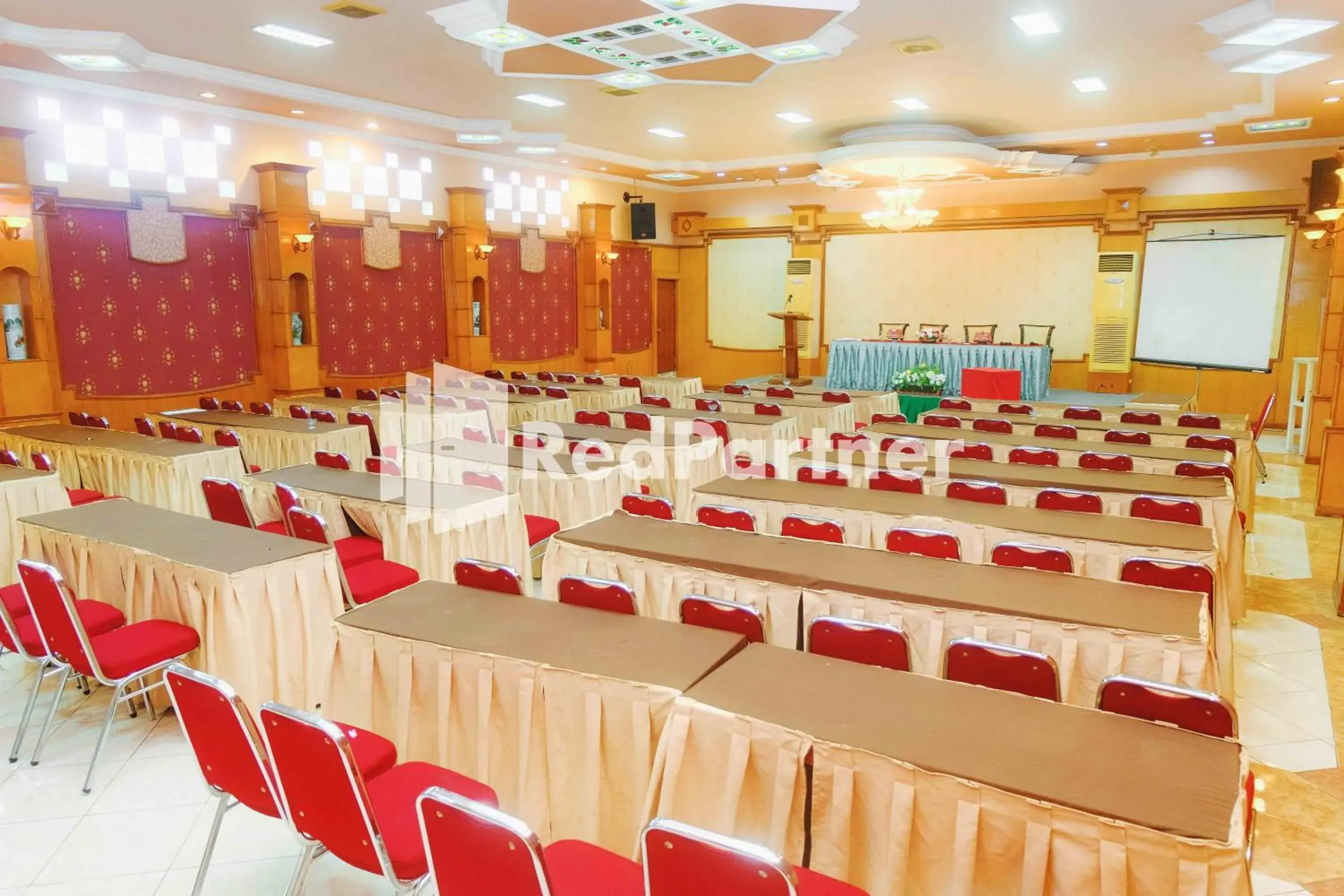 Meeting/conference room, Banquet Facilities in Hotel Yasmin Makassar RedPartner