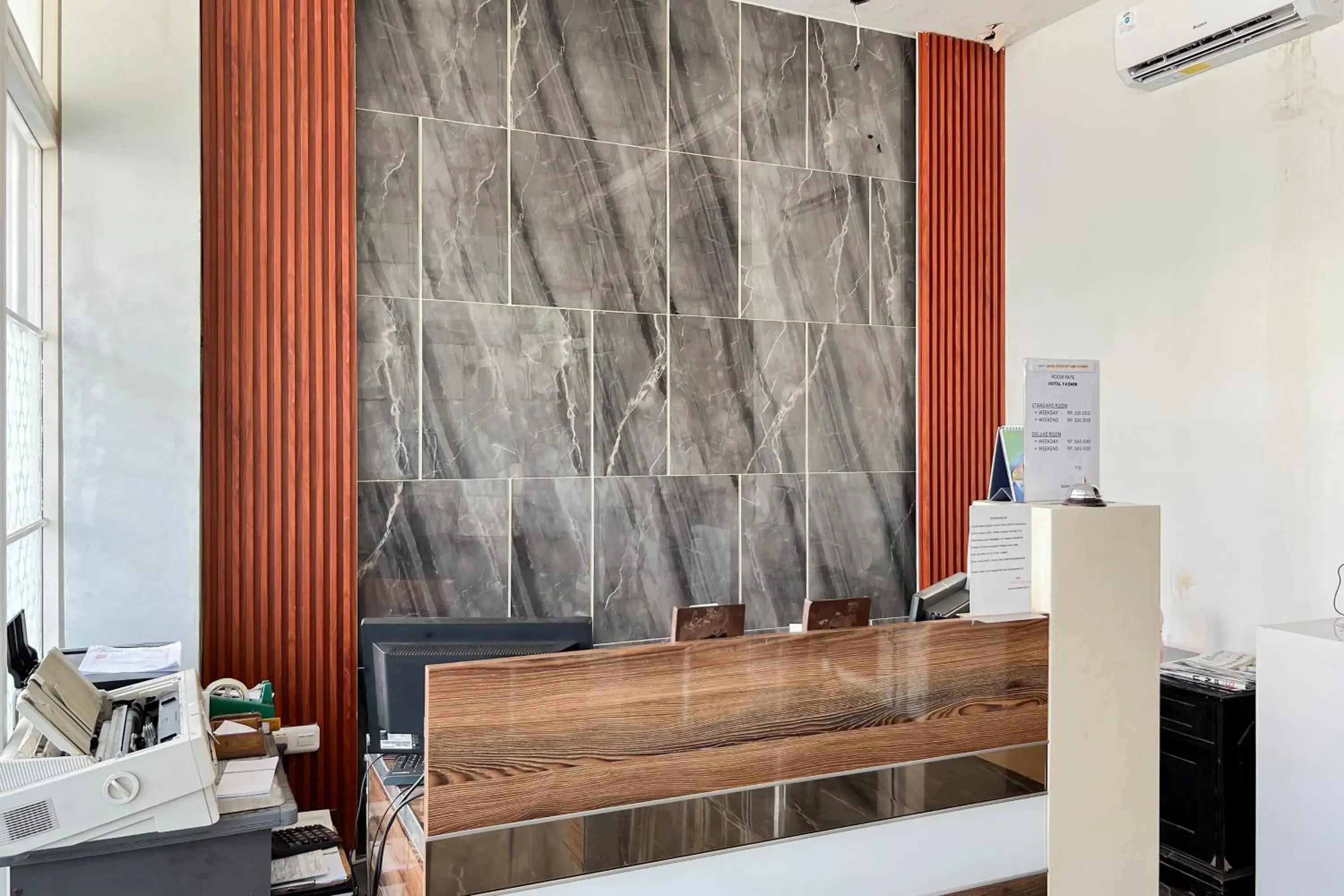 Lobby or reception in Urbanview Hotel Yasmin Makassar by RedDoorz Lobby or reception in Urbanview Hotel Yasmin Makassar by RedDoorz