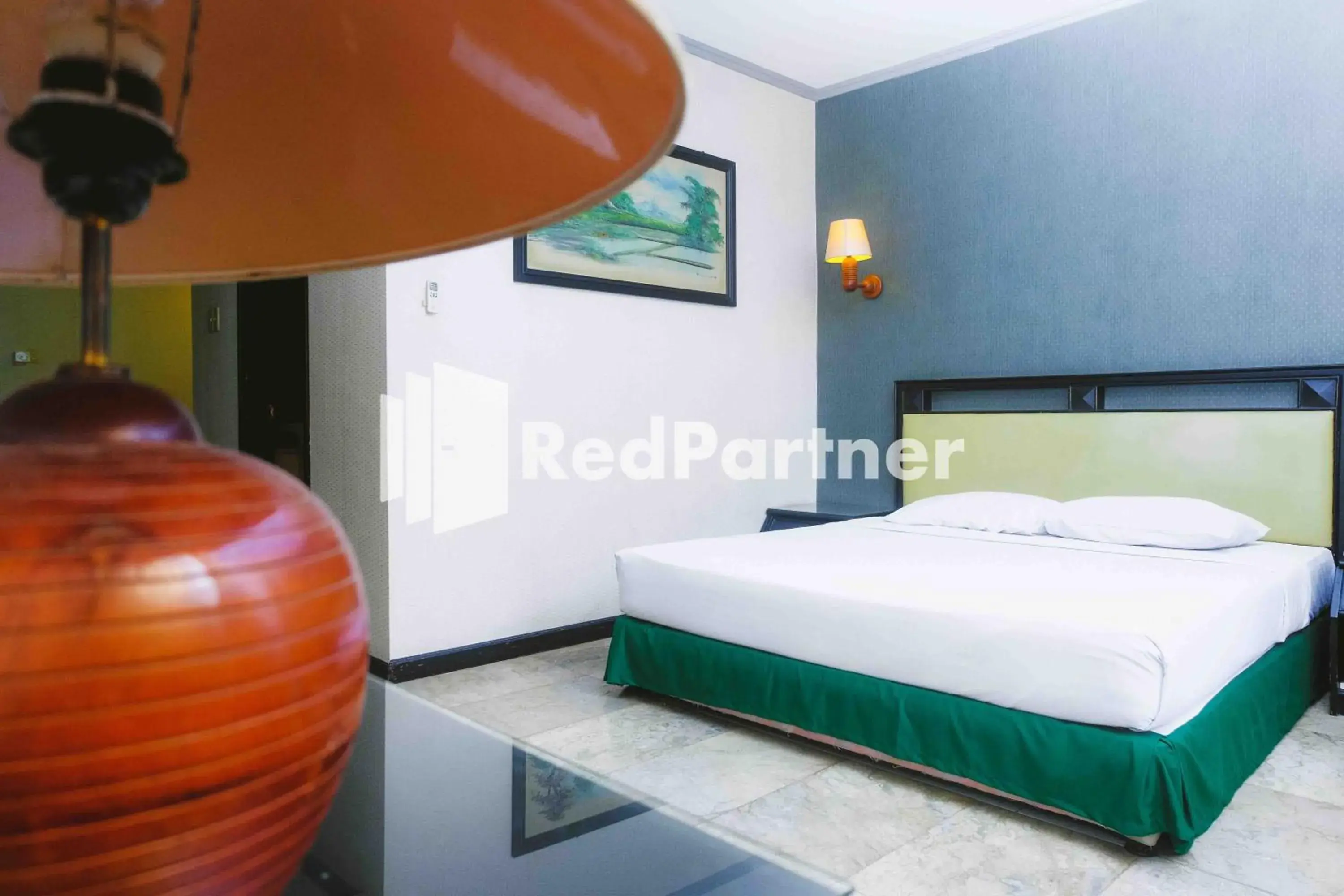 Bedroom, Bed in Hotel Yasmin Makassar RedPartner