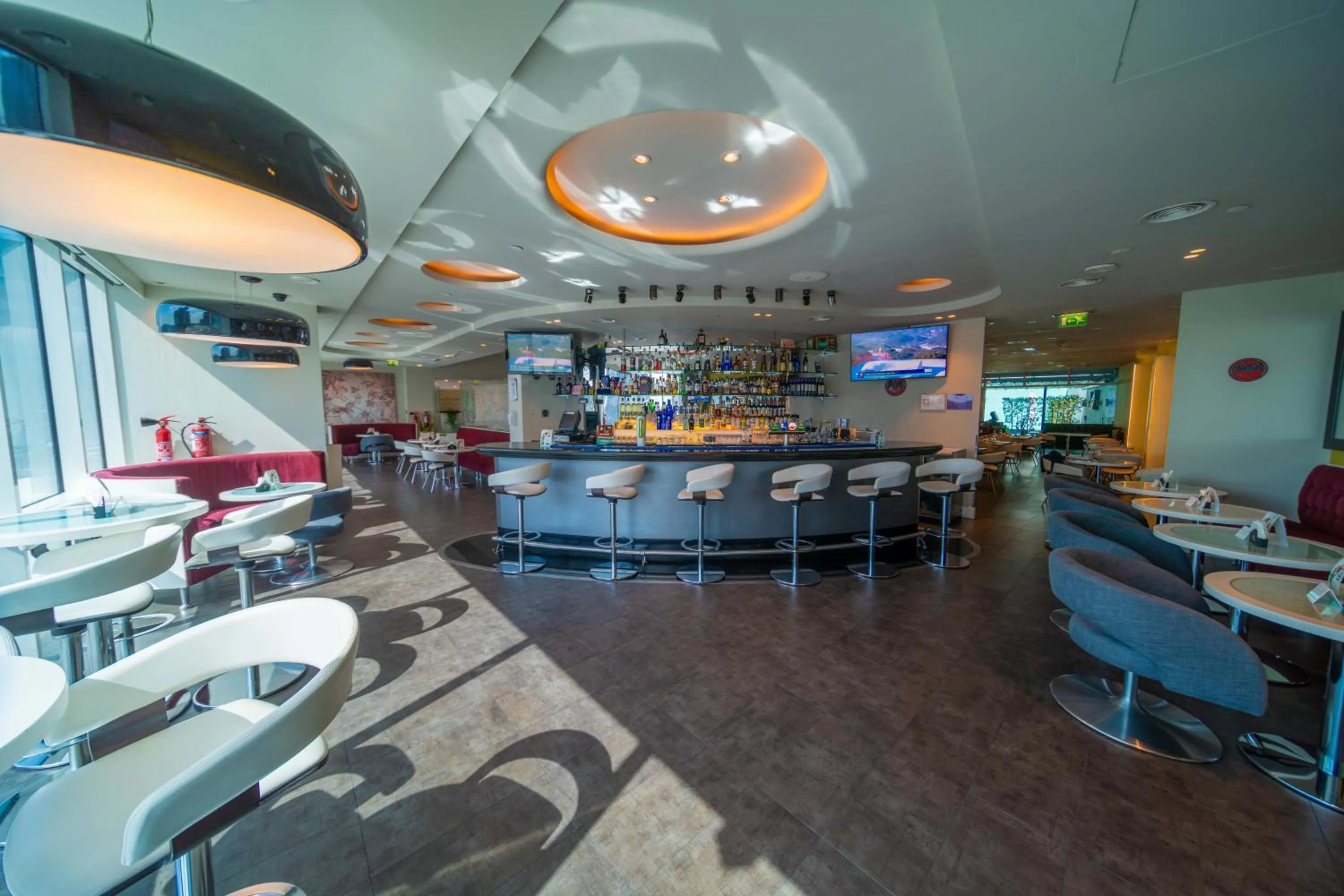 Lounge or bar in Premier Inn Abu Dhabi Capital Centre