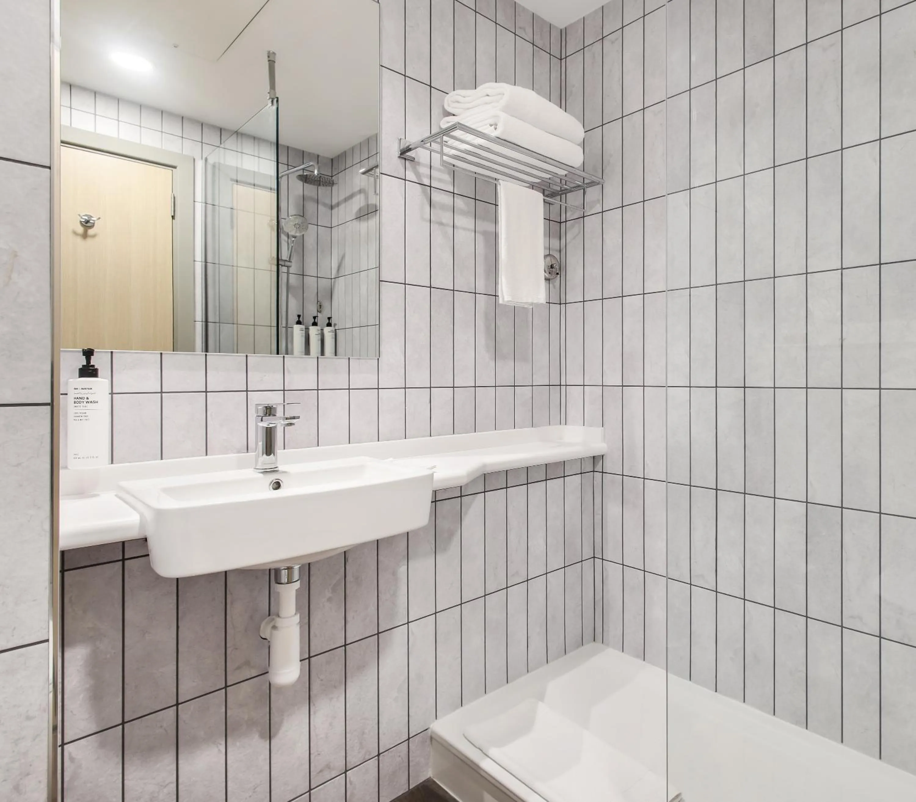 Shower in Premier Inn Abu Dhabi Capital Centre