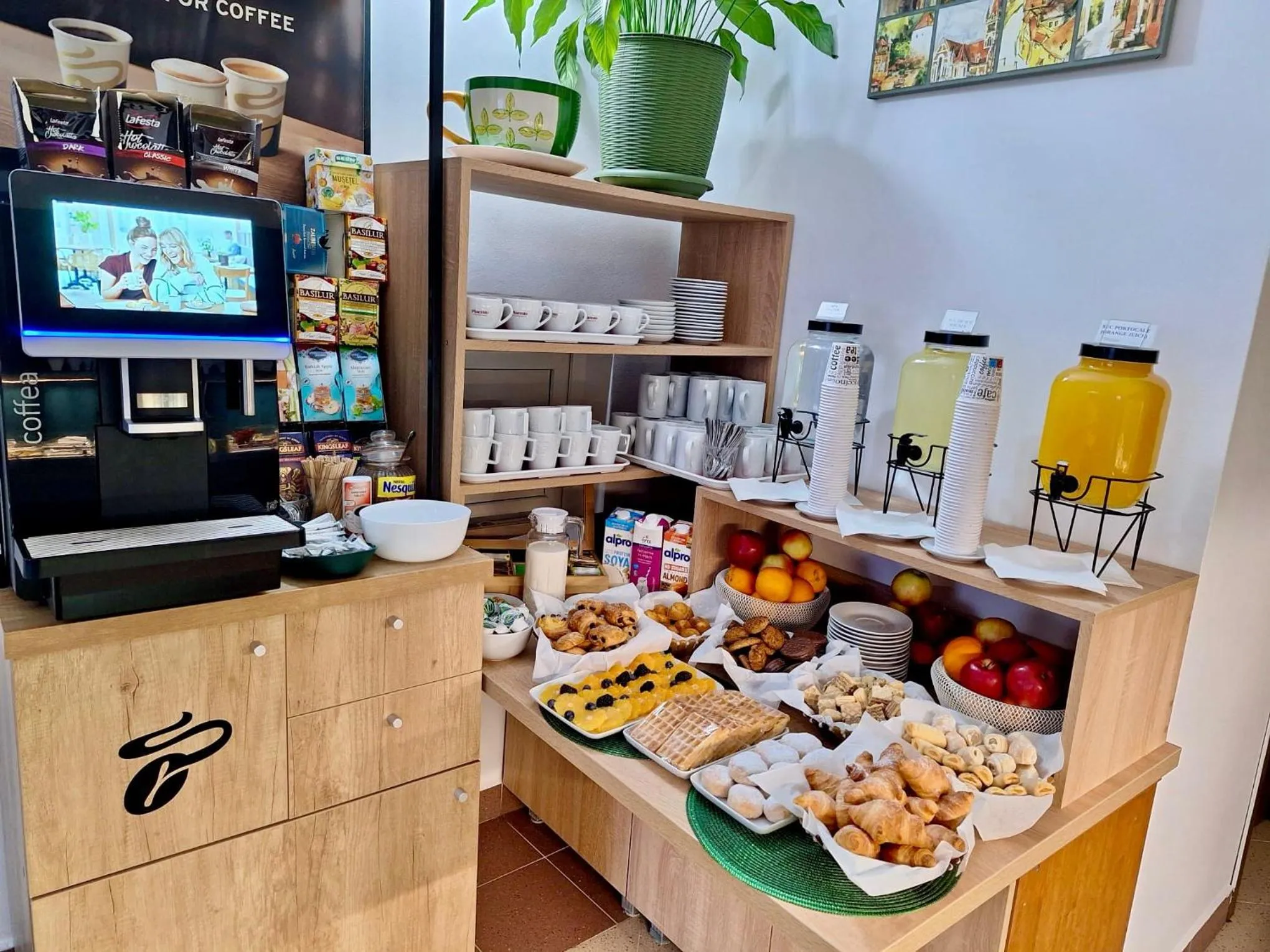 Food and drinks in Long Street Hotel