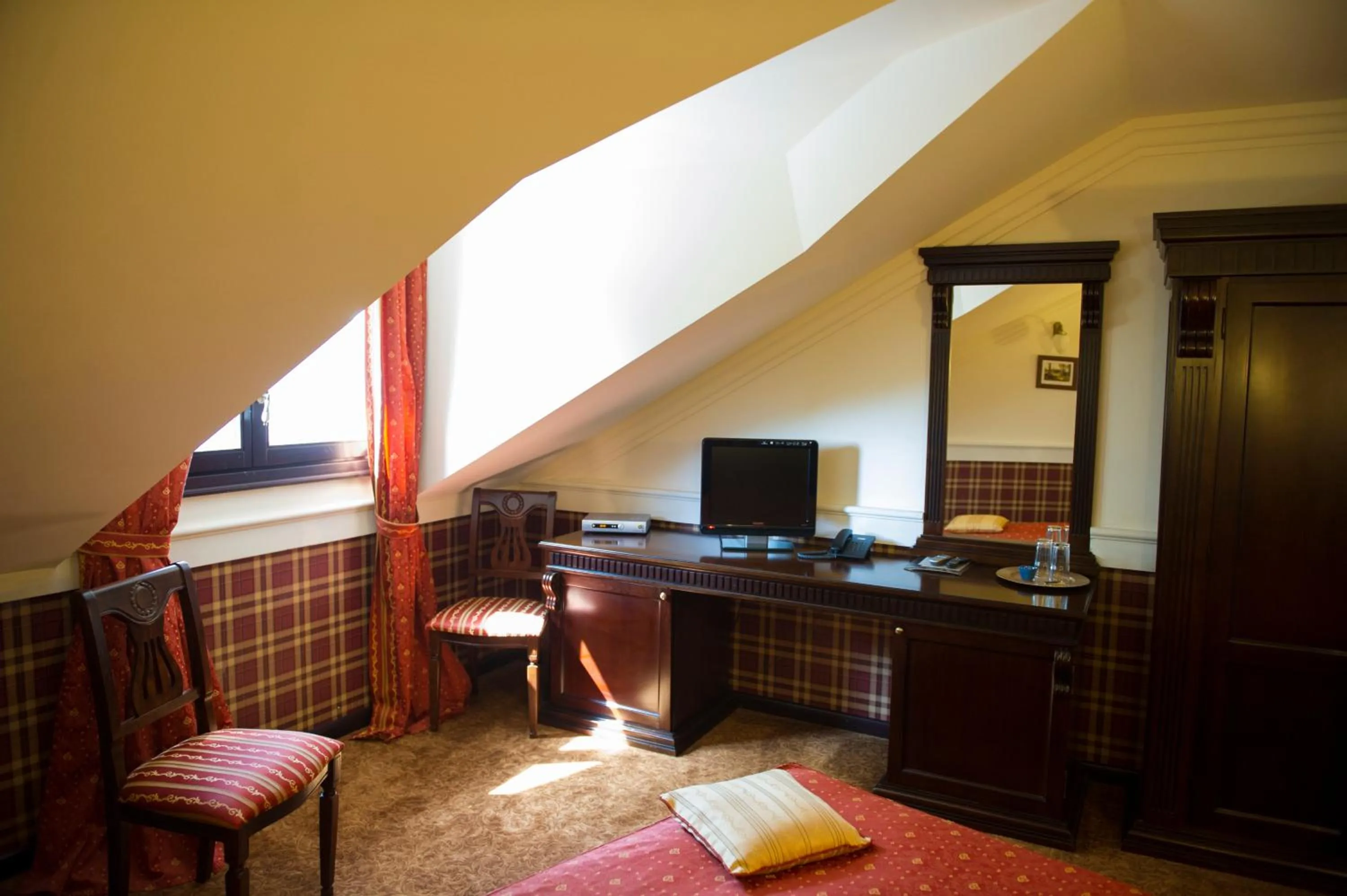 Photo of the whole room in Hotel Stejarul