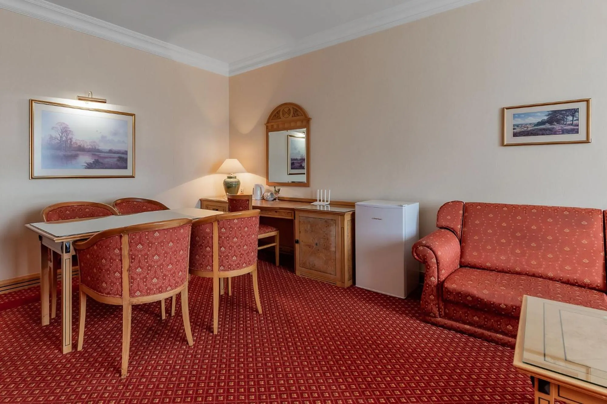 Seating area in Natsionalny Hotel