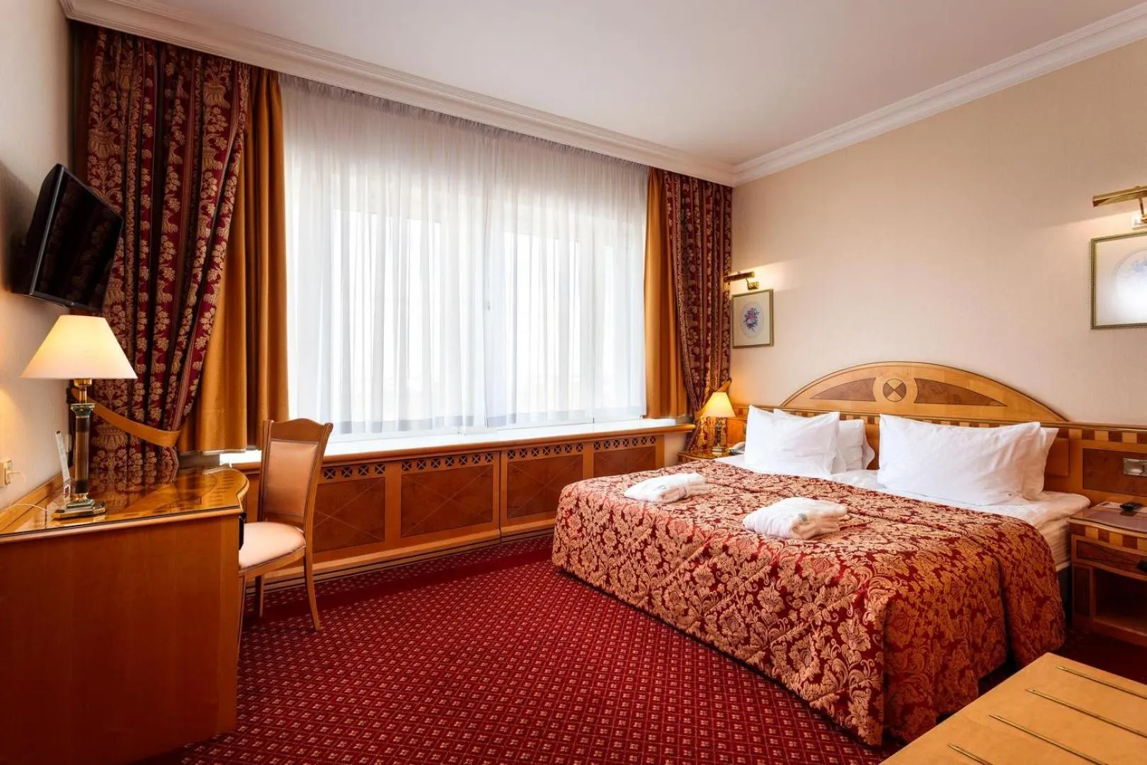 Photo of the whole room, Bed in Natsionalny Hotel