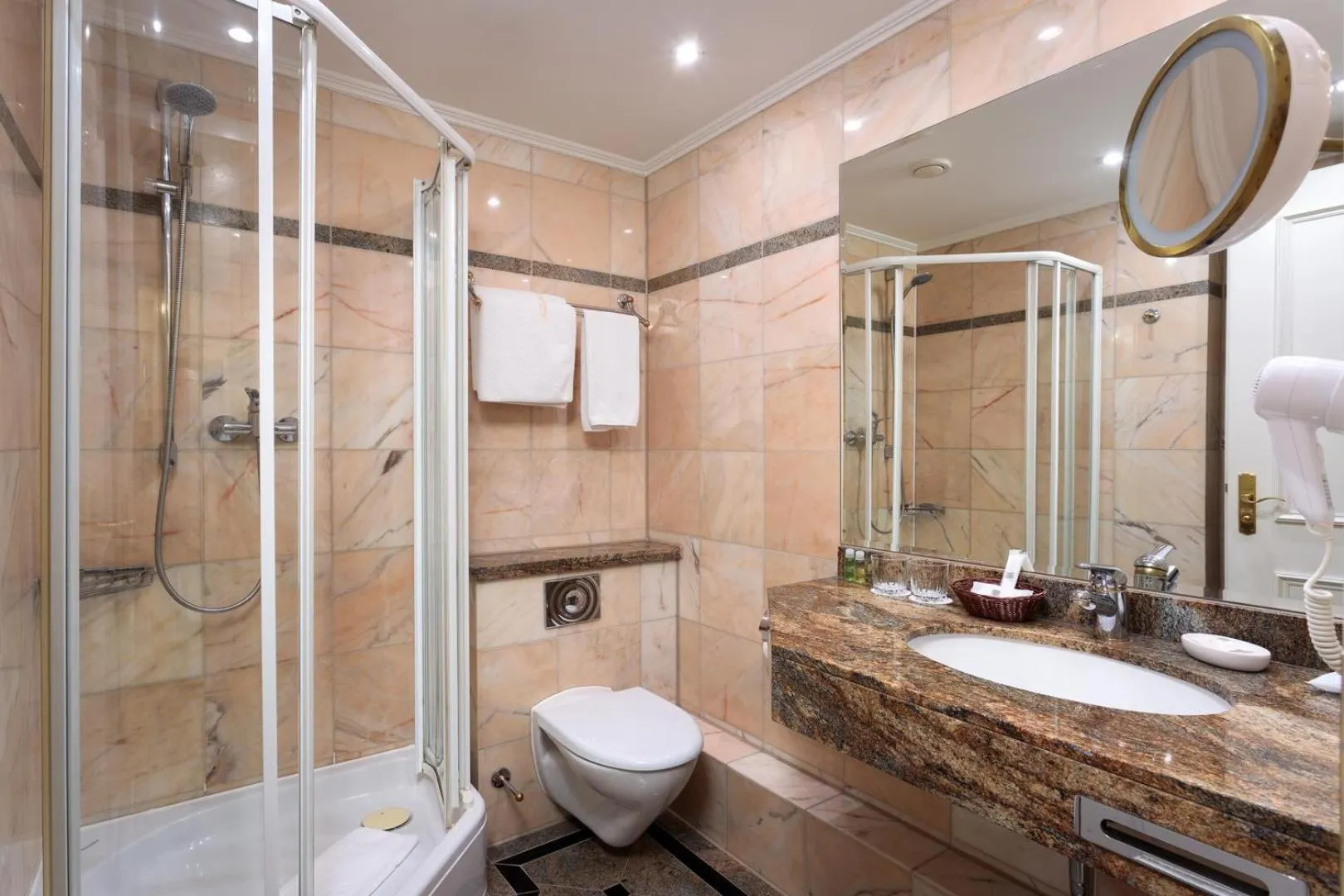 Bath in Natsionalny Hotel