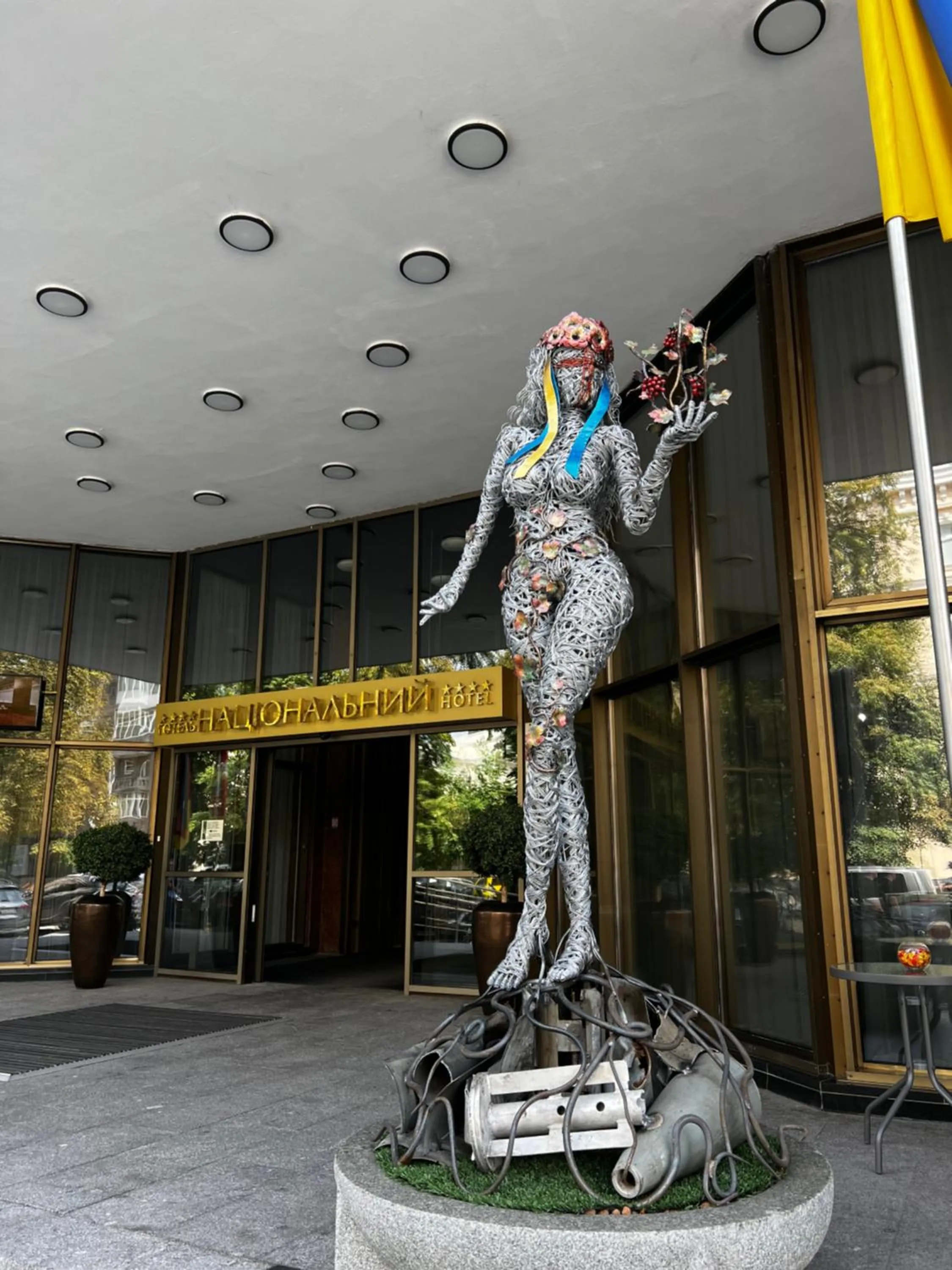 Property building in Natsionalny Hotel