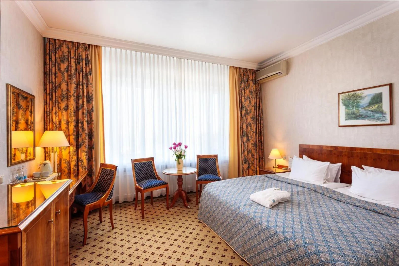 Decorative detail, Bed in Natsionalny Hotel