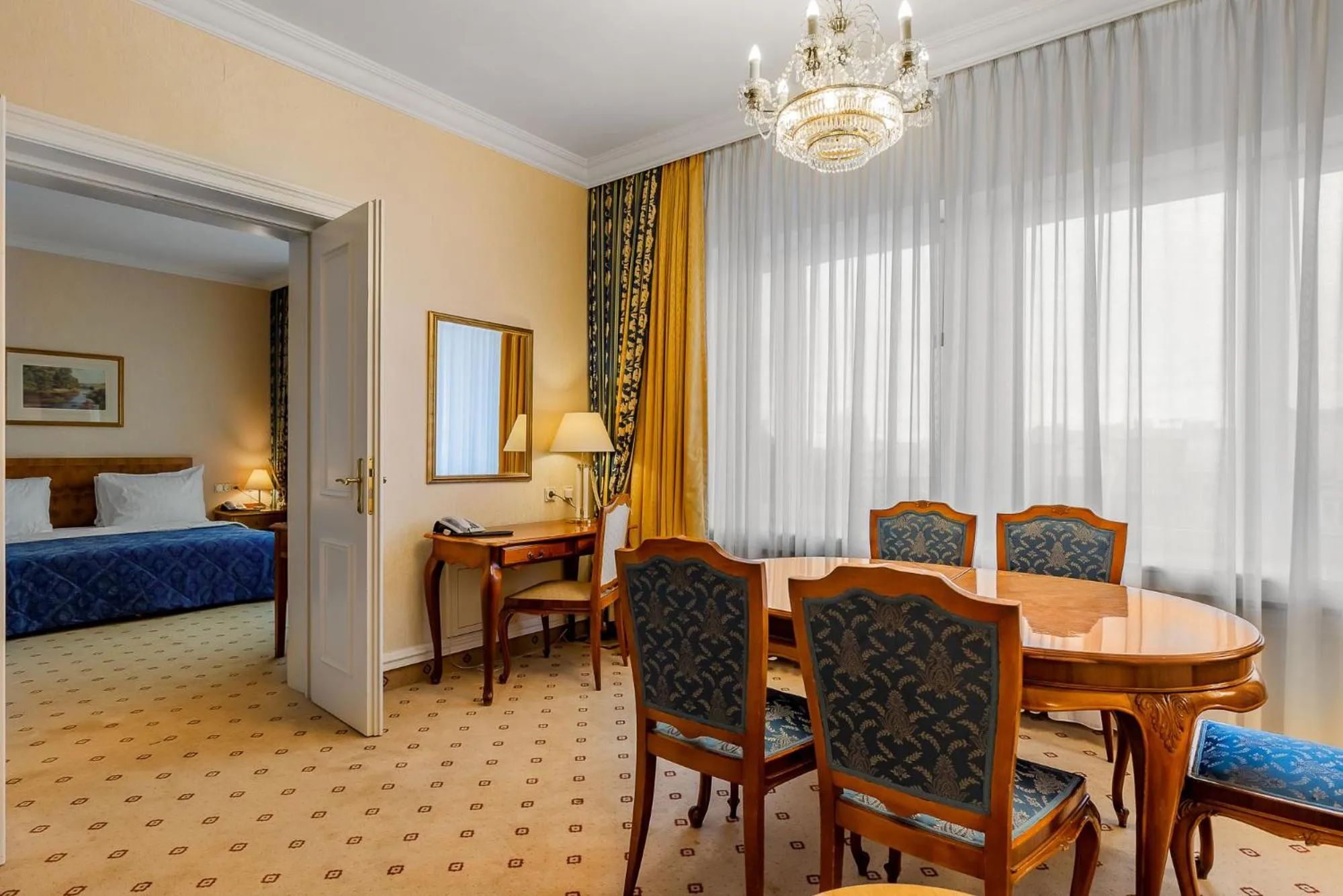 Dining area, Bed in Natsionalny Hotel