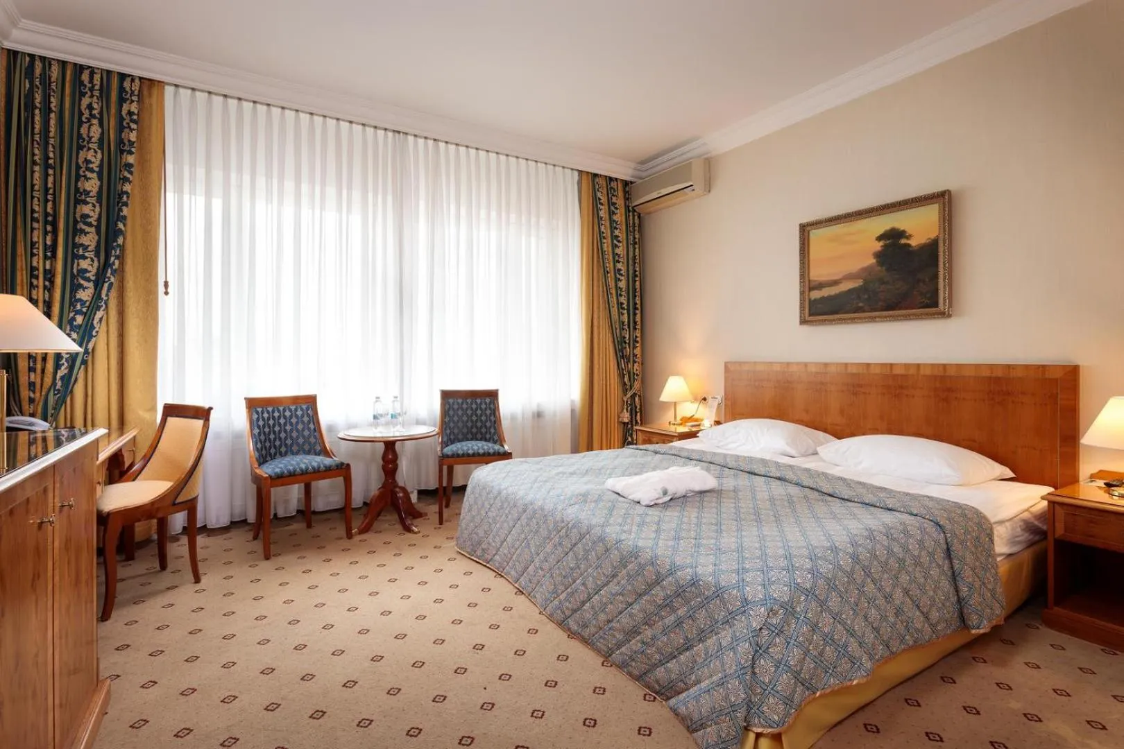 Photo of the whole room, Bed in Natsionalny Hotel