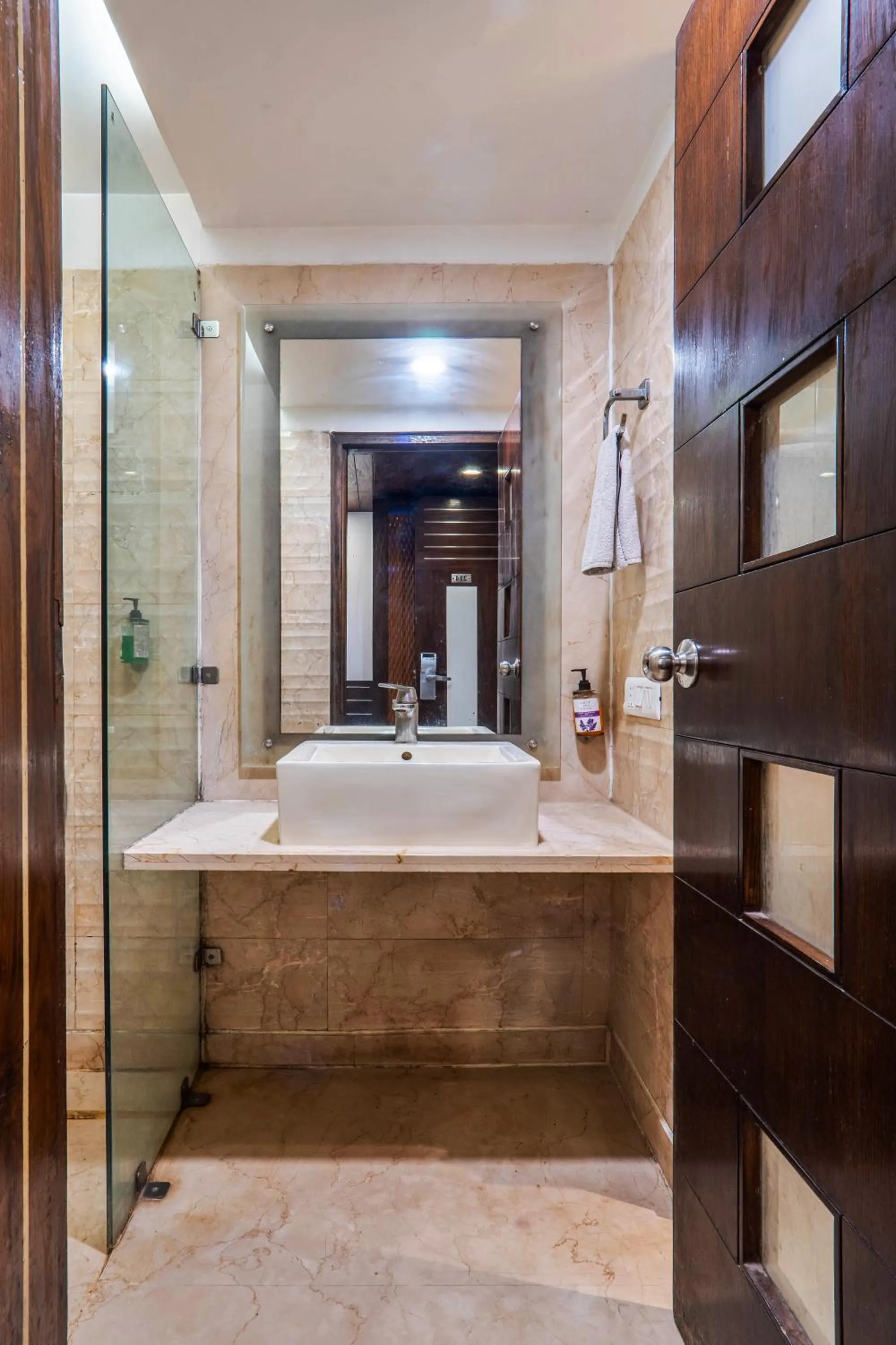 Bathroom in Hotel Le Roi Near New Delhi Railway Station