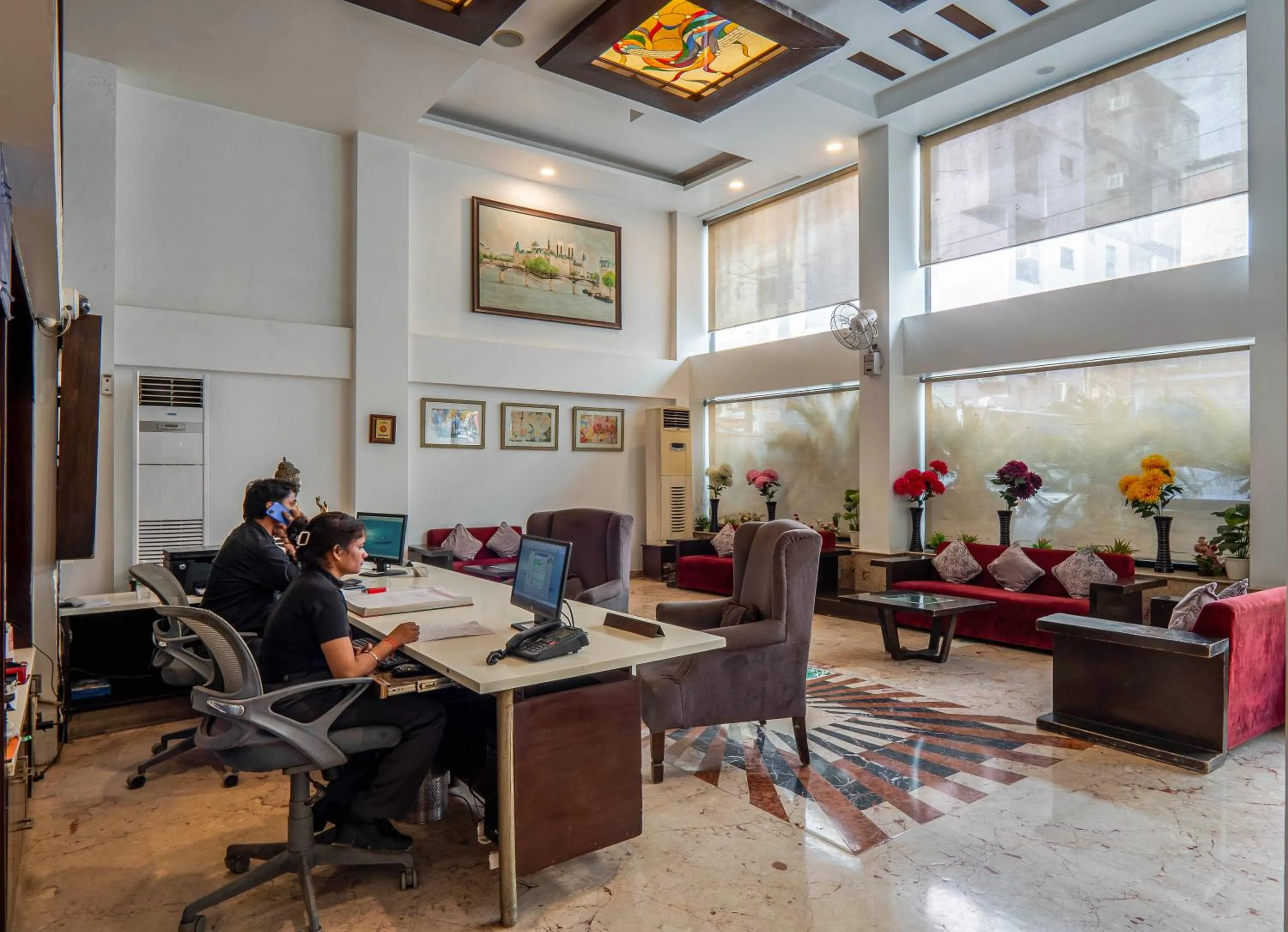 Lobby or reception in Hotel Le Roi Near New Delhi Railway Station