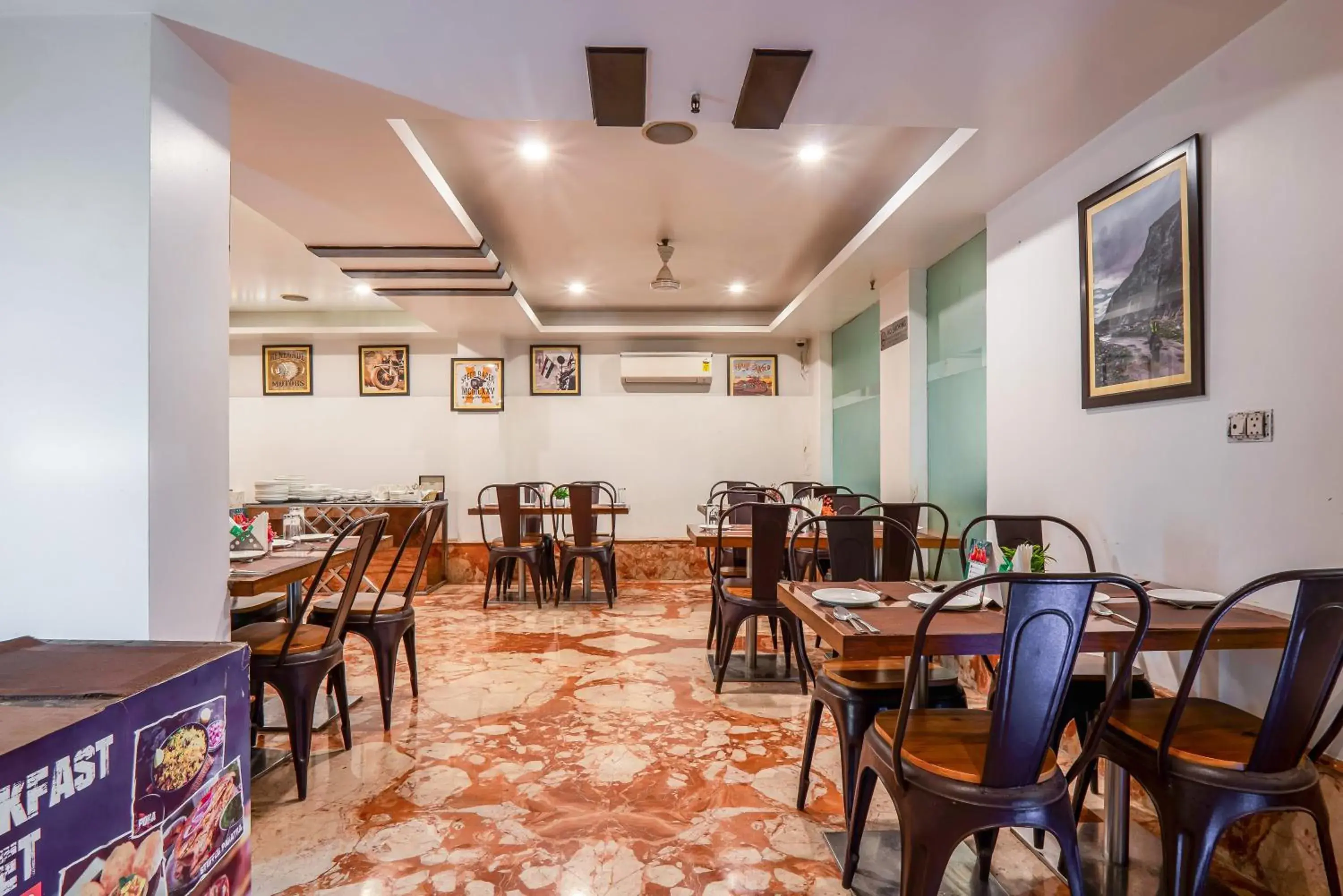 Restaurant/places to eat in Hotel Le Roi Near New Delhi Railway Station Restaurant/places to eat in Hotel Le Roi Near New Delhi Railway Station