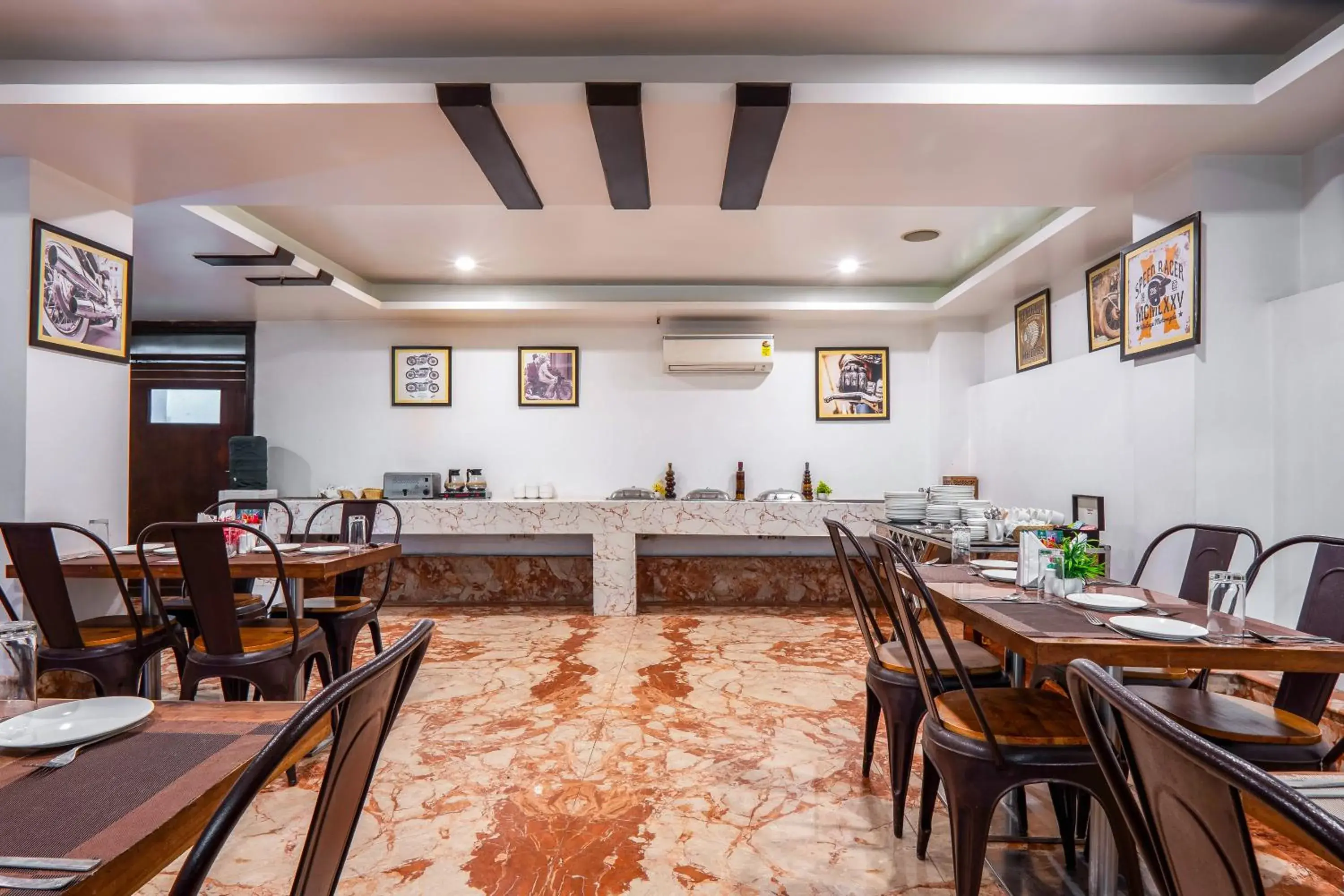 Restaurant/places to eat in Hotel Le Roi Near New Delhi Railway Station Restaurant/places to eat in Hotel Le Roi Near New Delhi Railway Station