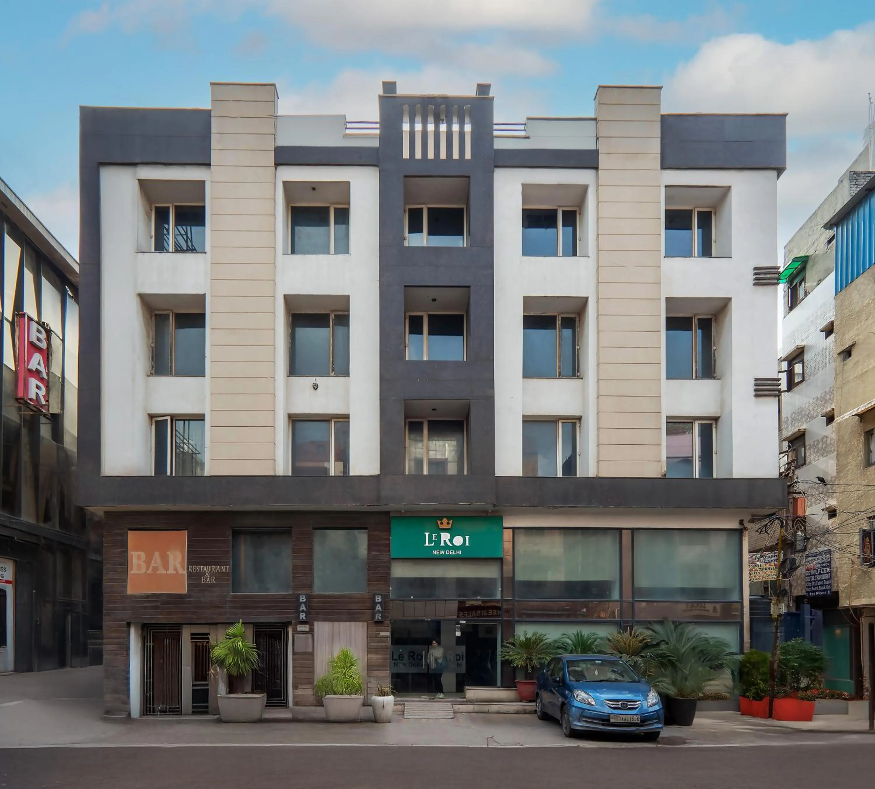 Property building in Hotel Le Roi Near New Delhi Railway Station