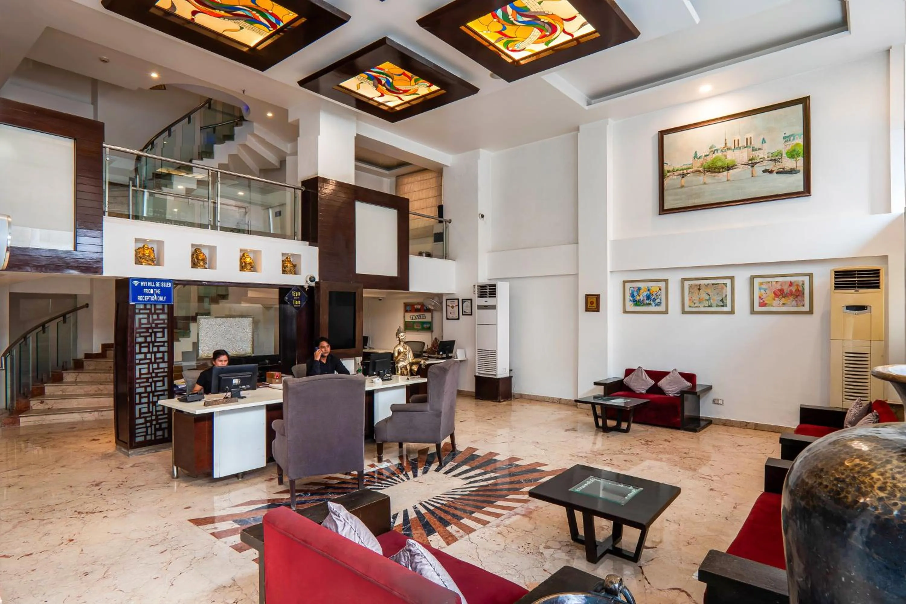 Lobby or reception in Hotel Le Roi Near New Delhi Railway Station