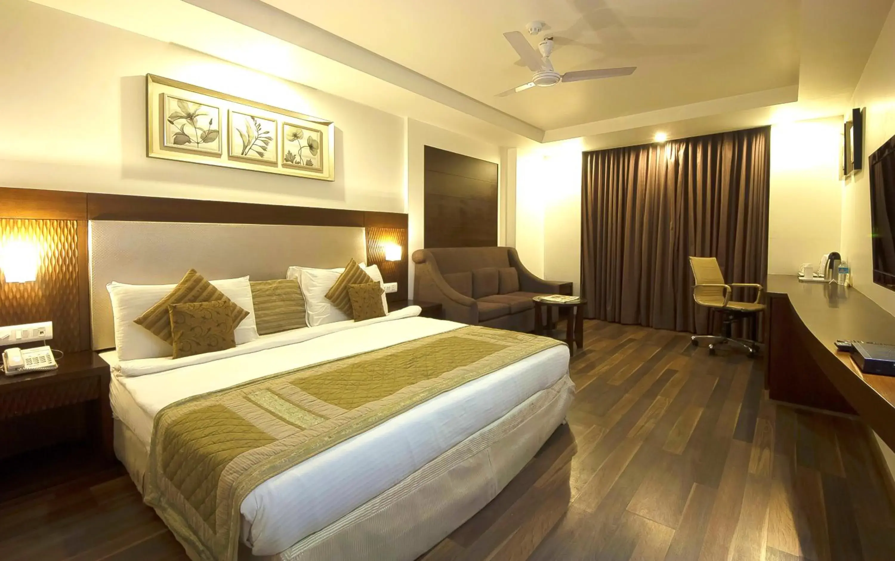 Bed in Hotel Le Roi Near New Delhi Railway Station Bed in Hotel Le Roi Near New Delhi Railway Station
