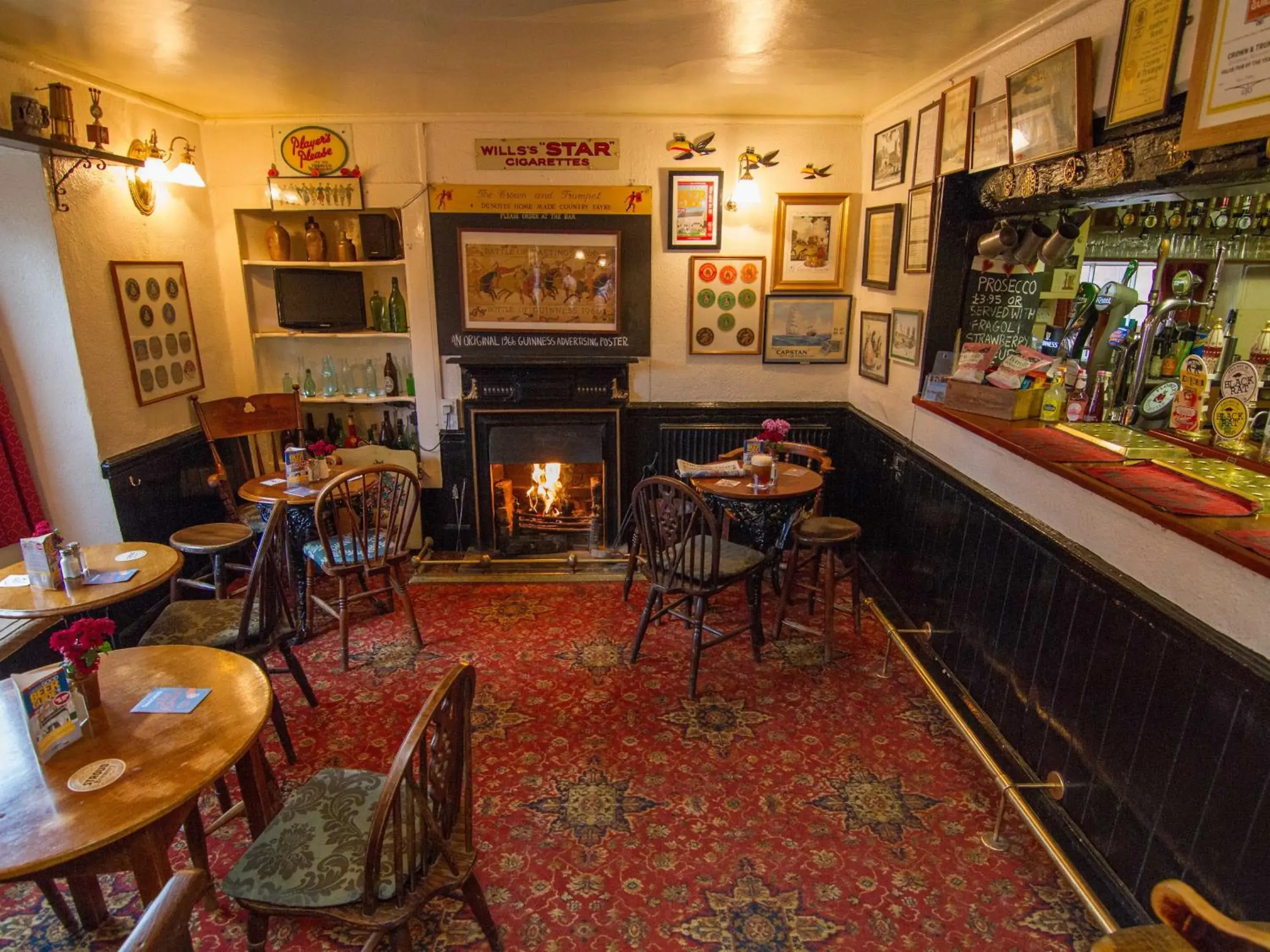 Lounge or bar in Crown and Trumpet Inn Lounge or bar in Crown and Trumpet Inn