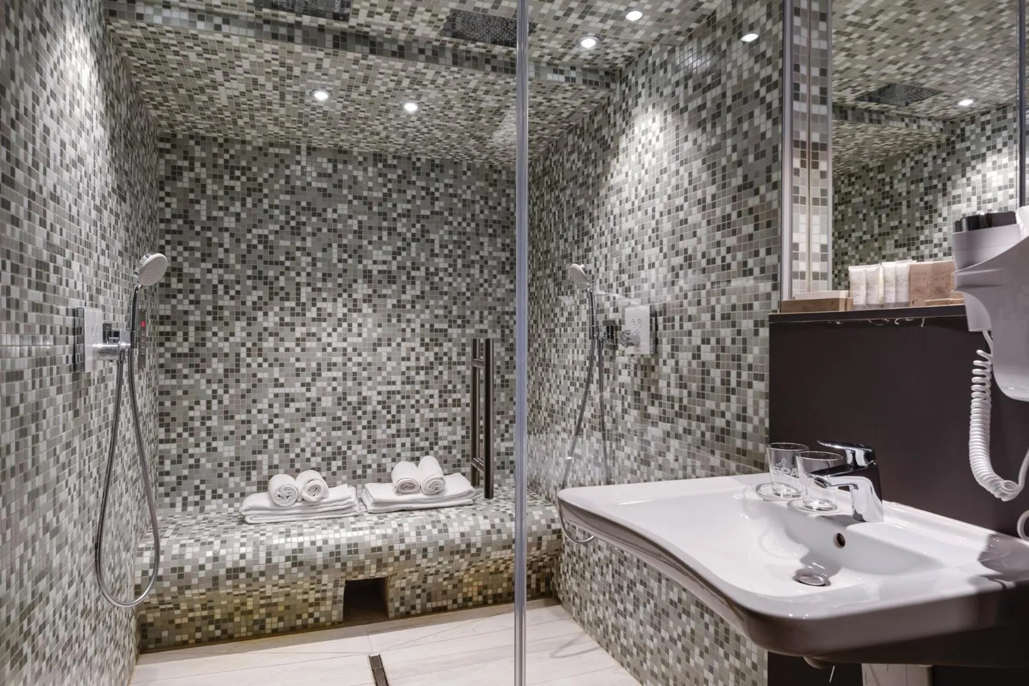 Bathroom in Van der Valk Hotel Liège Congres