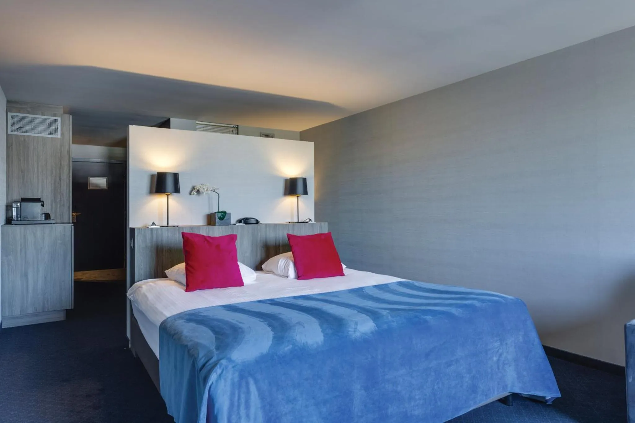 Bed in Van der Valk Hotel Liège Congres